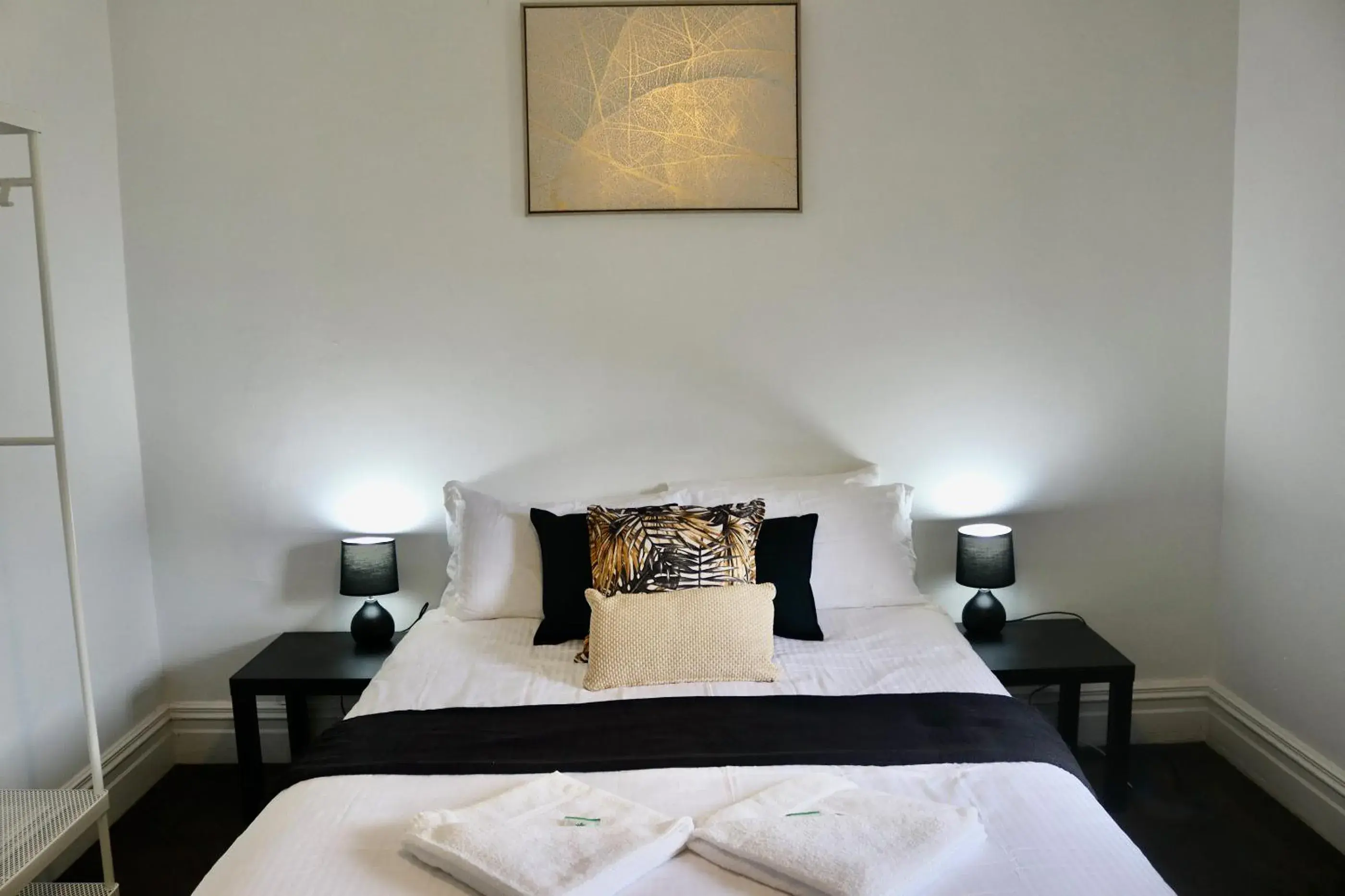 Standard Double Room with Shared Bathroom in The Commercial Hotel Wallerawang Standard Double Room with Shared Bathroom in The Commercial Hotel Wallerawang