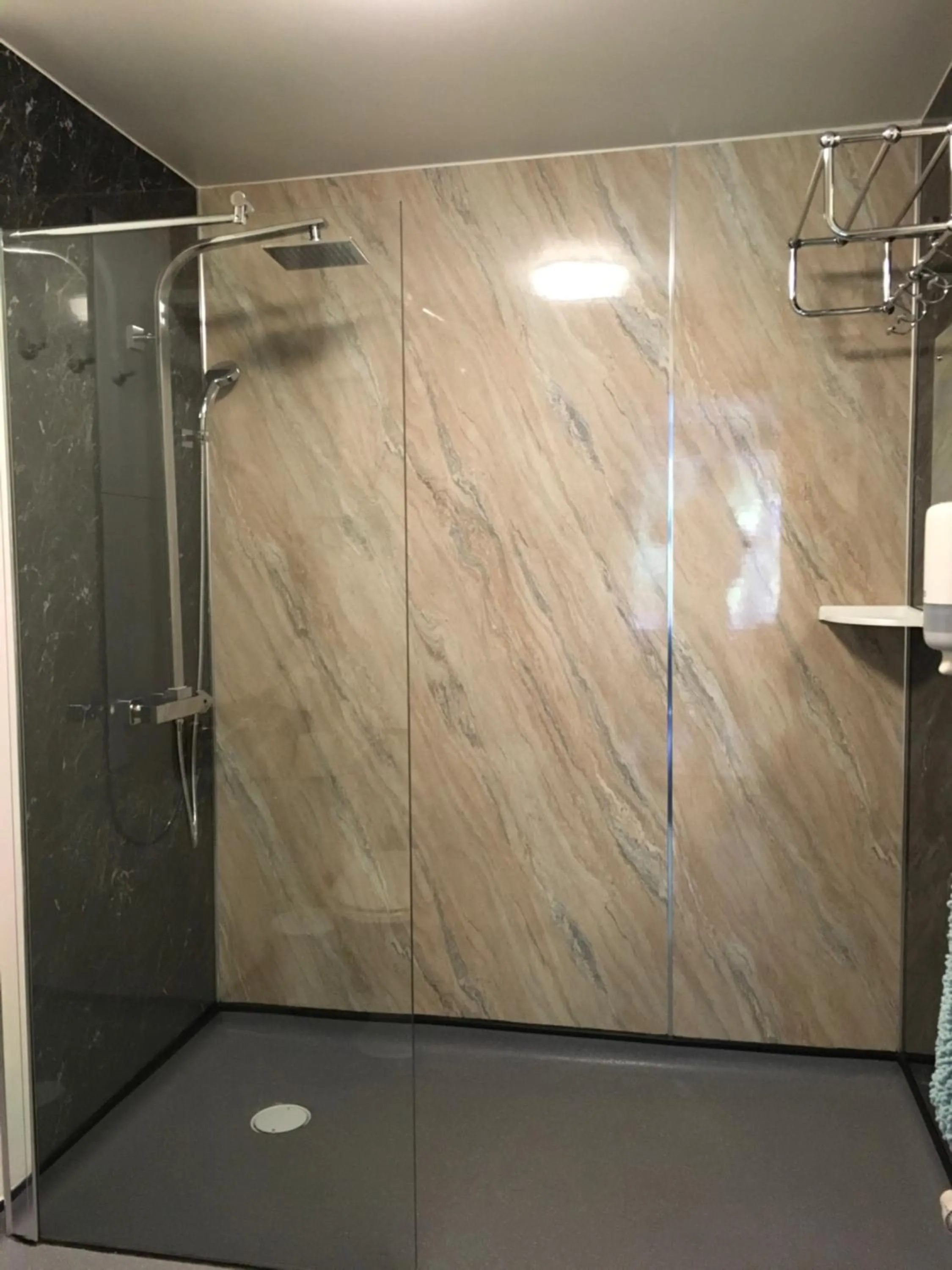 Shower in Cherrywood Lodge