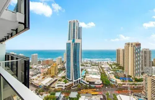 Circle on Cavill - Hosted by Coastal Letting Co. Circle on Cavill - Hosted by Coastal Letting Co.