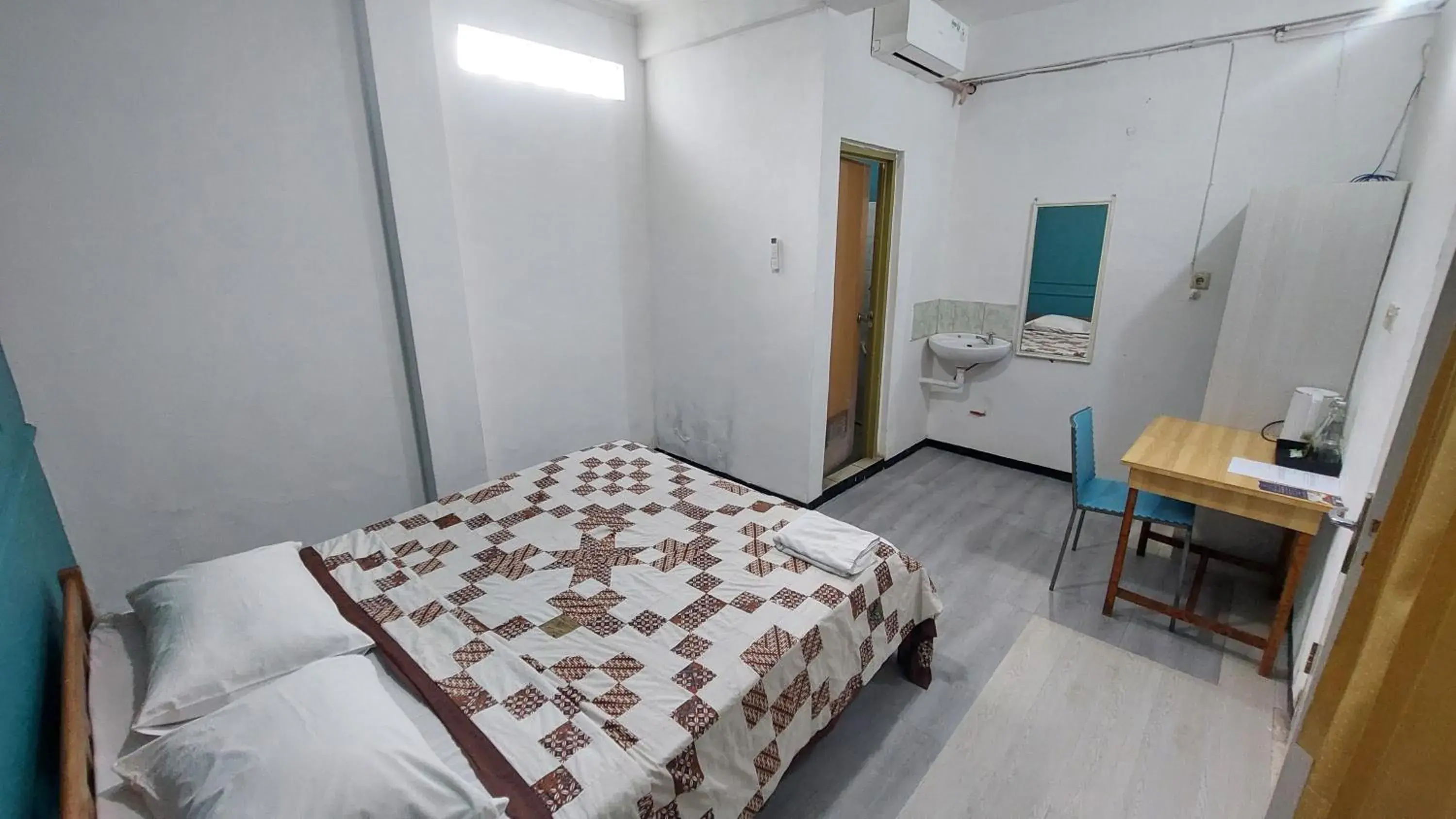 Economy Double Room - single occupancy in Riche Heritage Hotel Kayutangan Malang Economy Double Room - single occupancy in Riche Heritage Hotel Kayutangan Malang