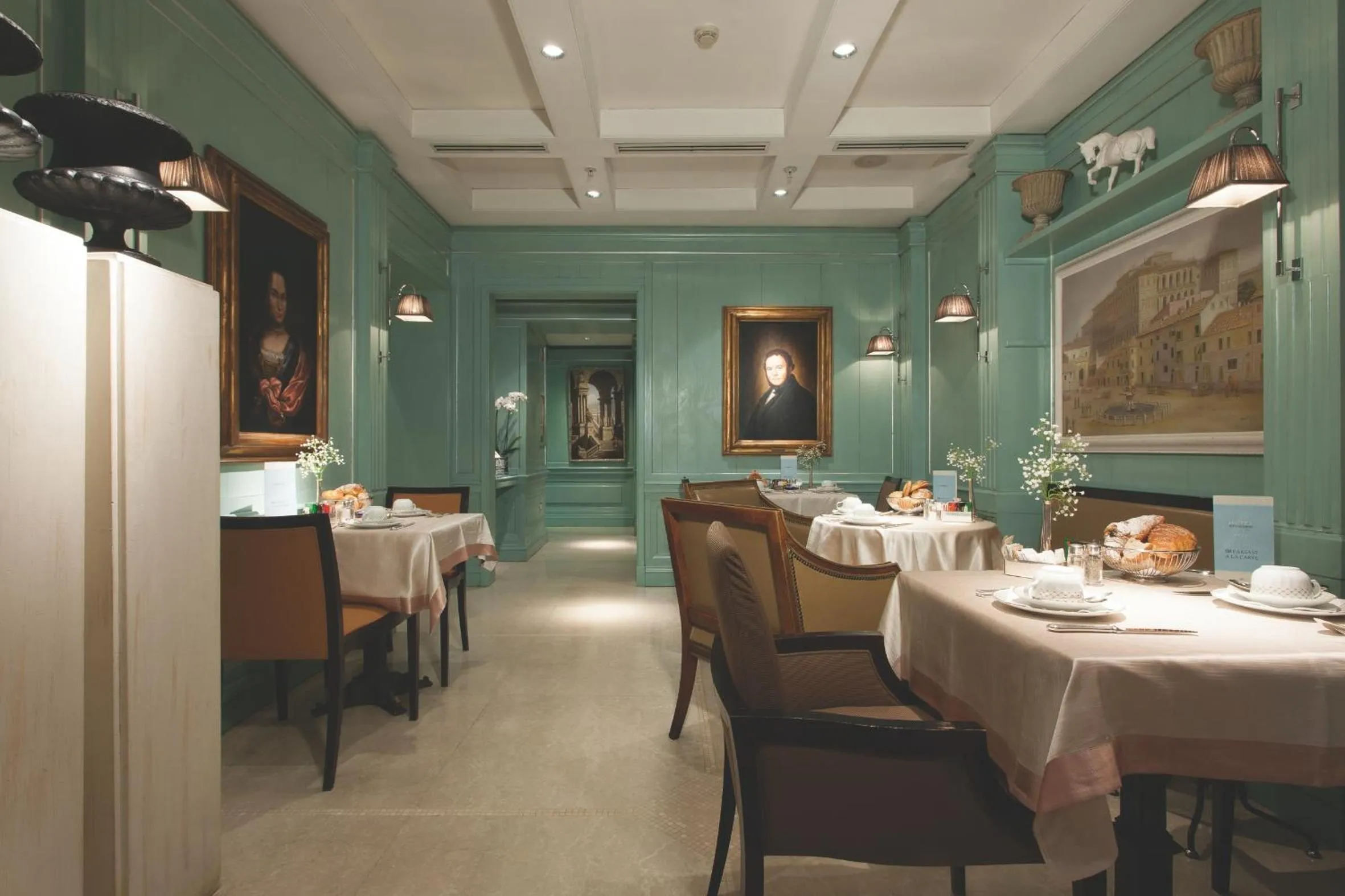 Restaurant/places to eat in Stendhal Hotel