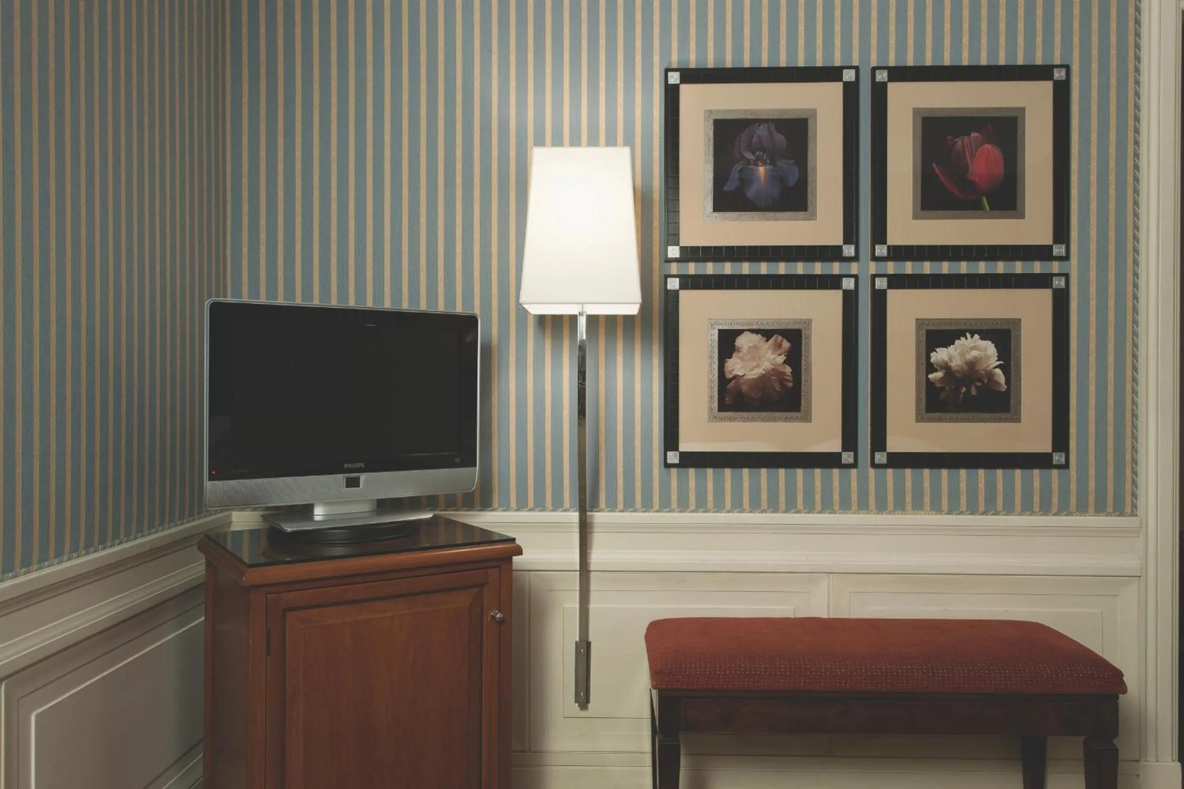 TV and multimedia in Stendhal Hotel