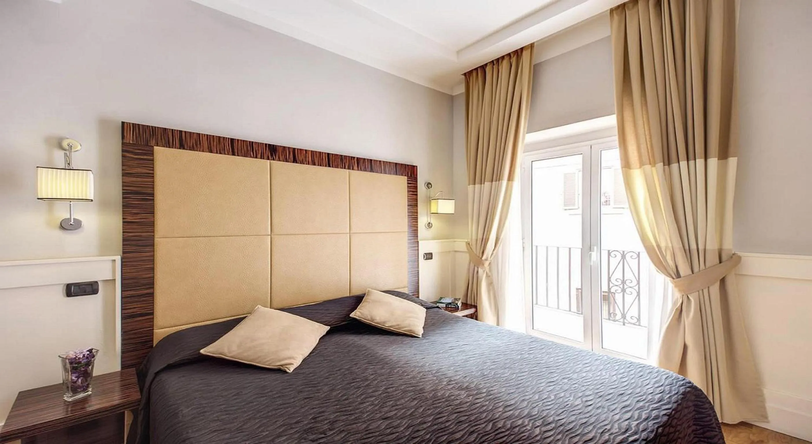 Photo of the whole room, Bed in 939 Hotel