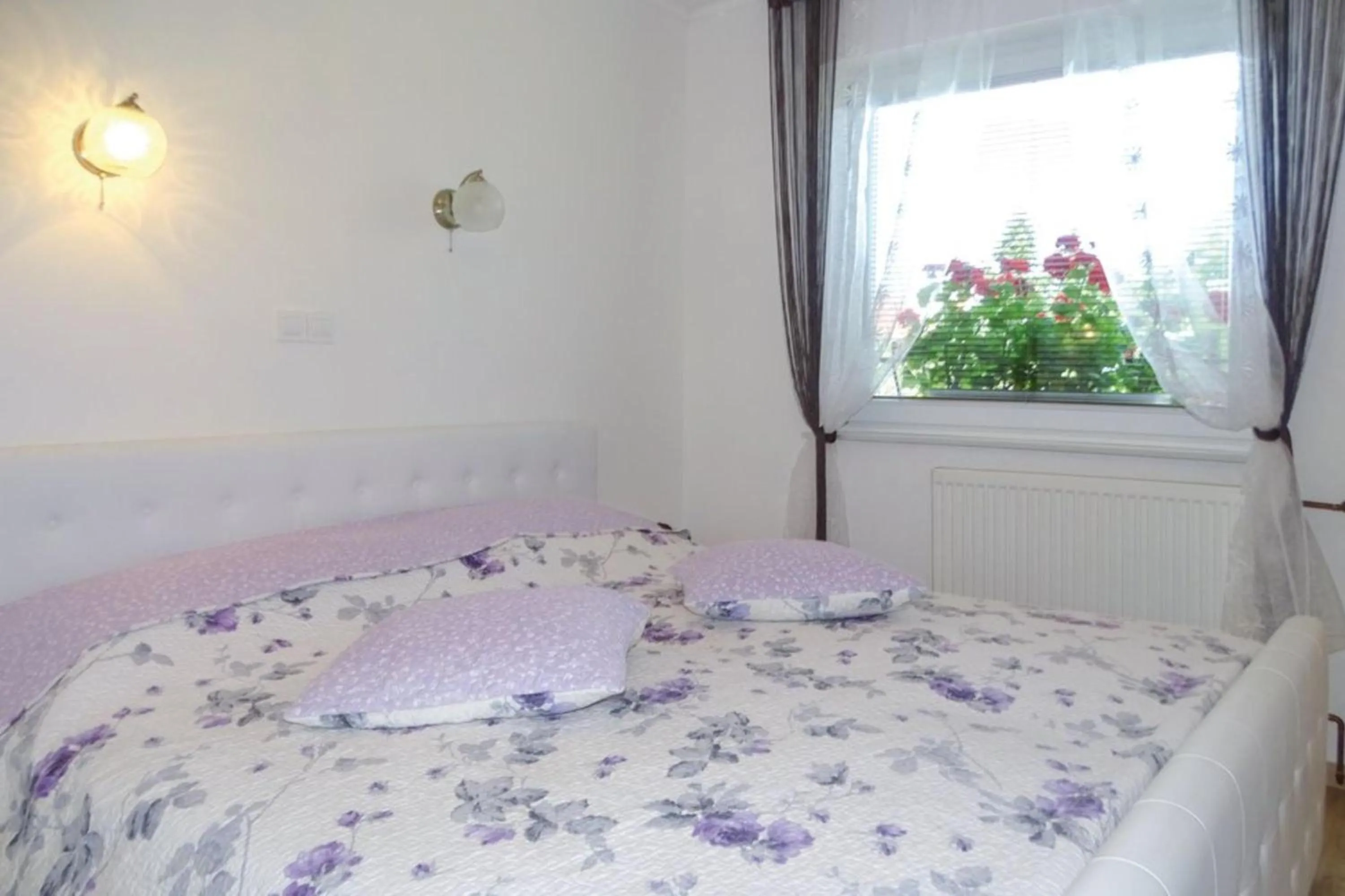 Bedroom, Bed in Villa Cujez With Sauna And Pool - Happy Rentals