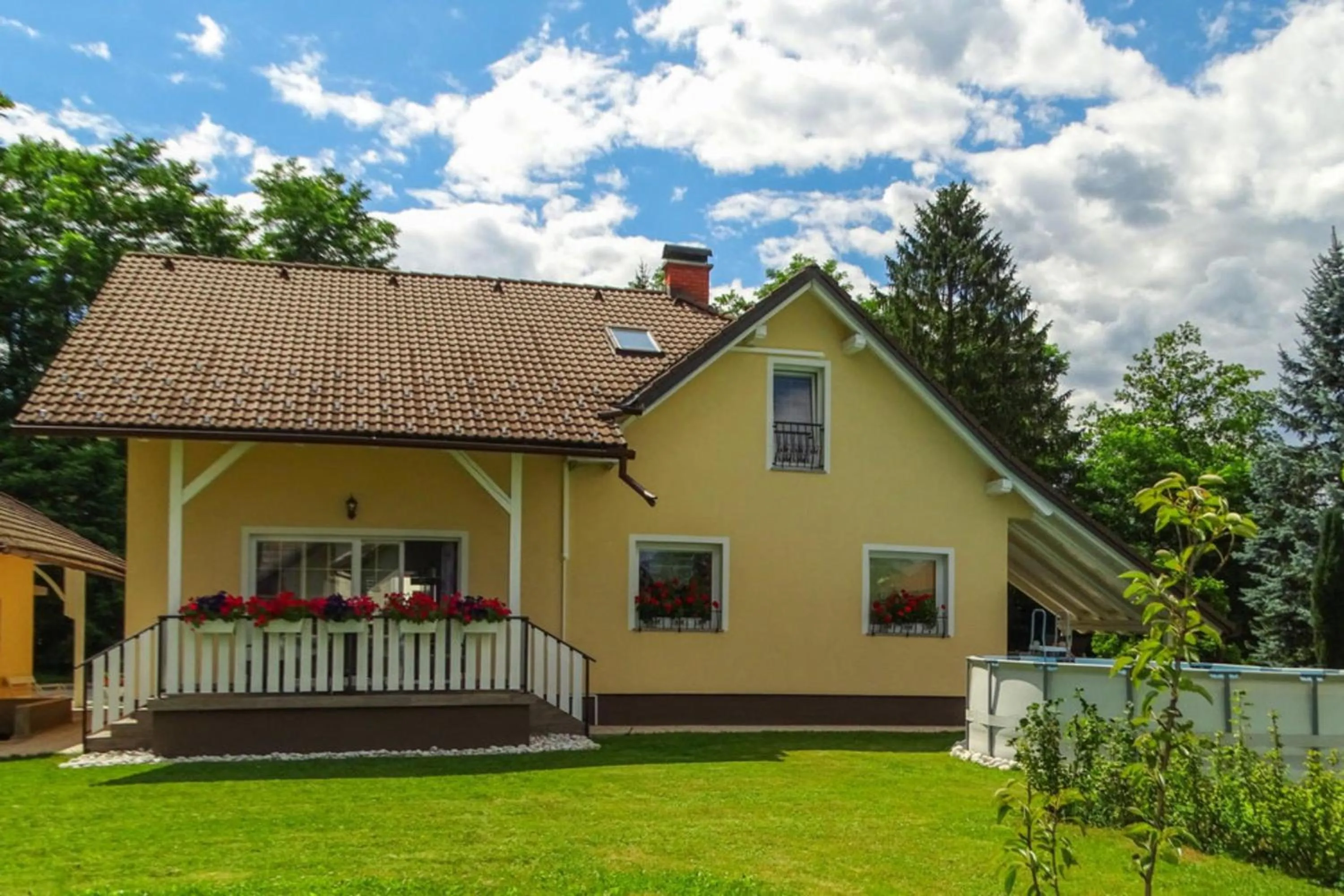 Property building in Villa Cujez With Sauna And Pool - Happy Rentals