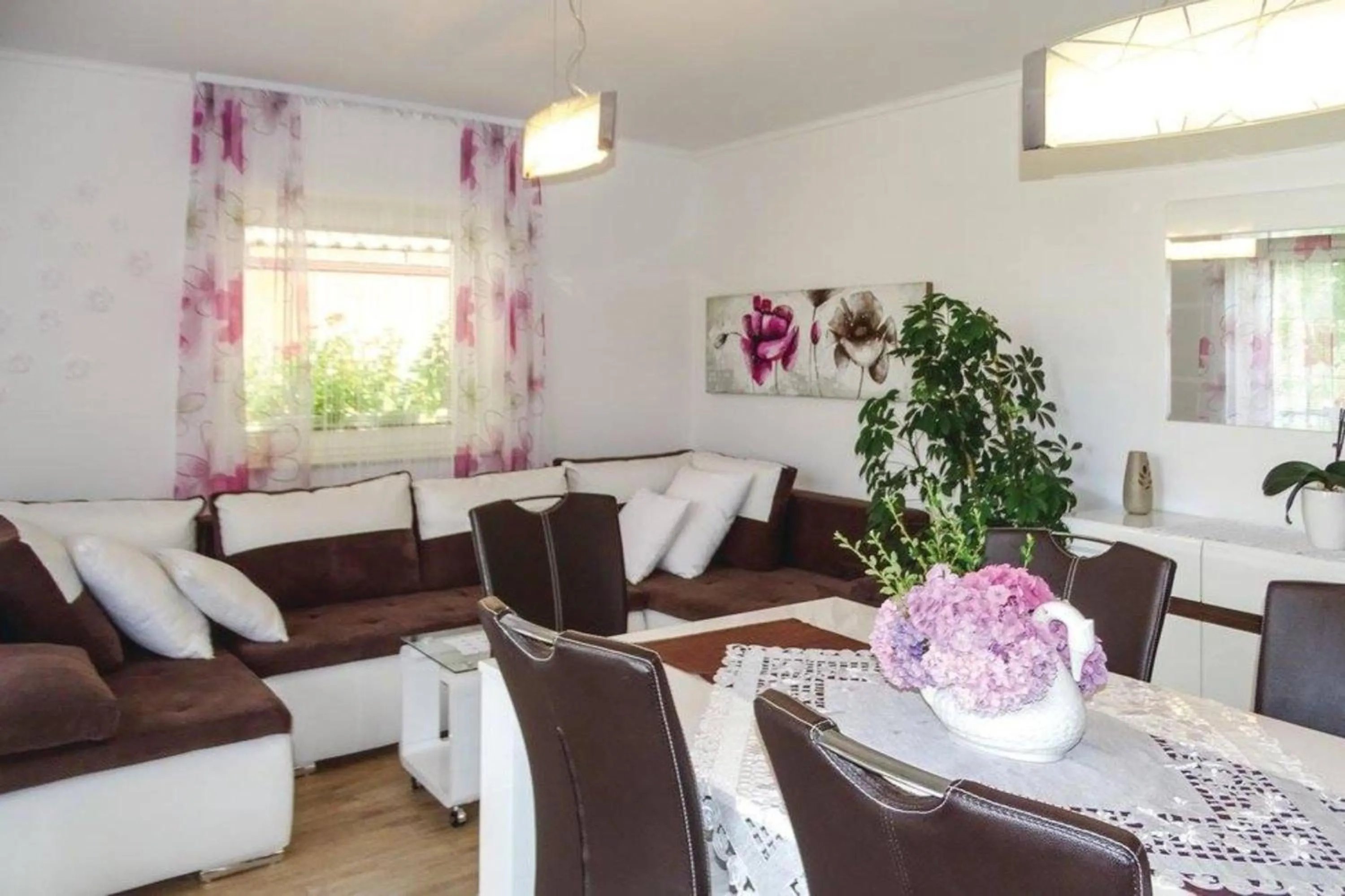 Living room in Villa Cujez With Sauna And Pool - Happy Rentals