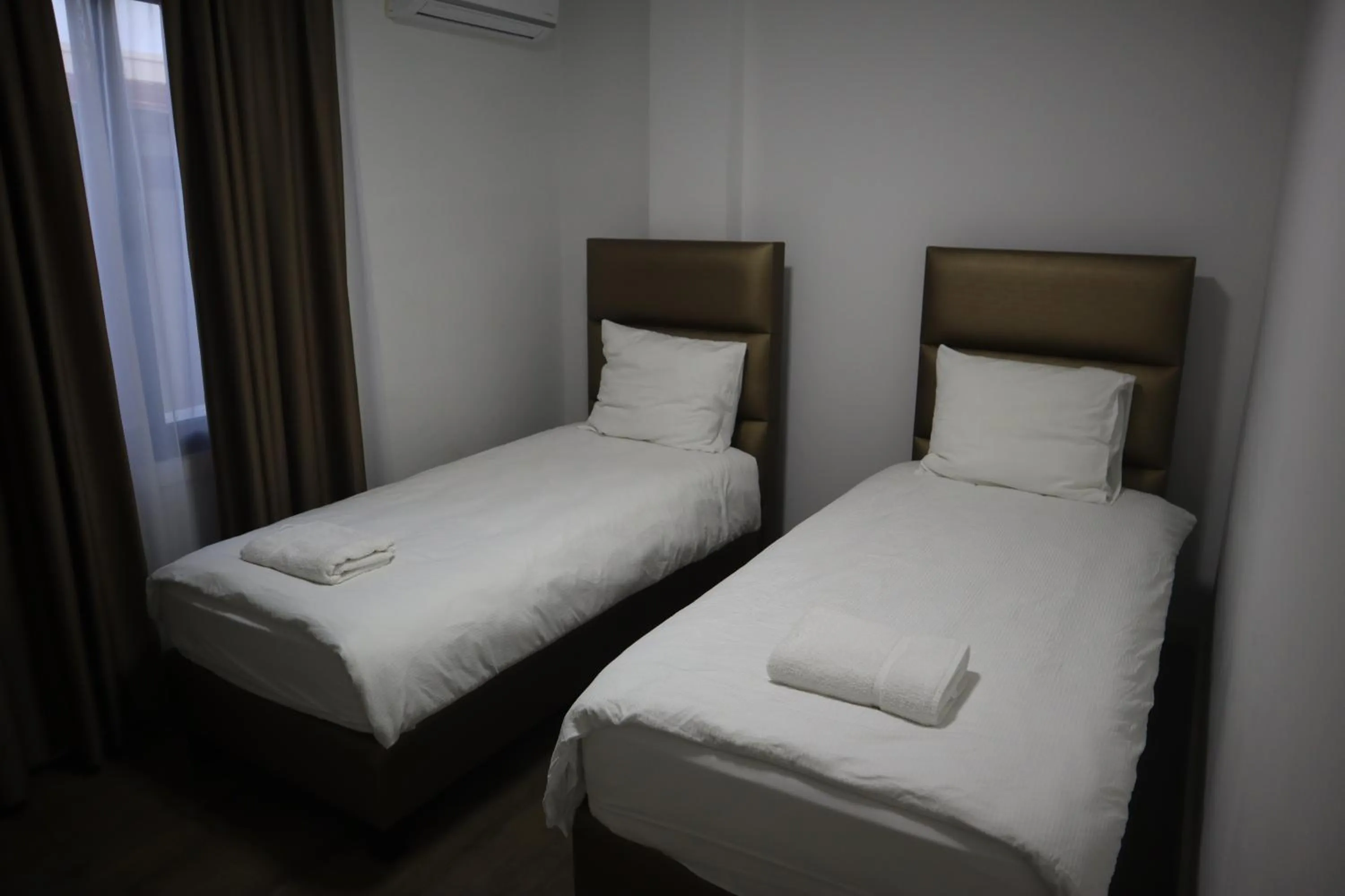 Bedroom, Bed in Empire Apartments Su 1 Celinastraat