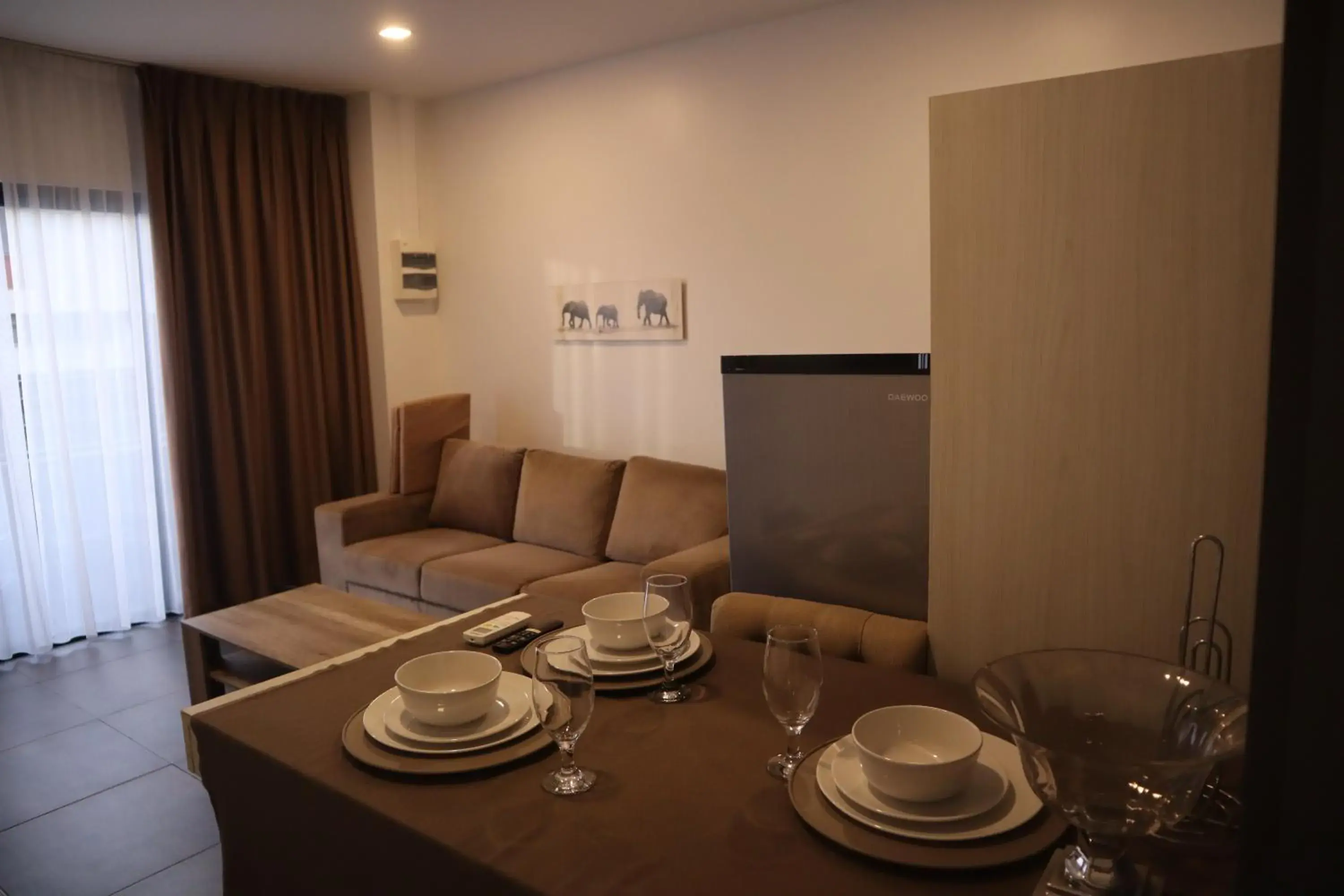 Deluxe Double Room (2 Adults + 1 Child) - single occupancy in Empire Apartments Su 1 Celinastraat Deluxe Double Room (2 Adults + 1 Child) - single occupancy in Empire Apartments Su 1 Celinastraat