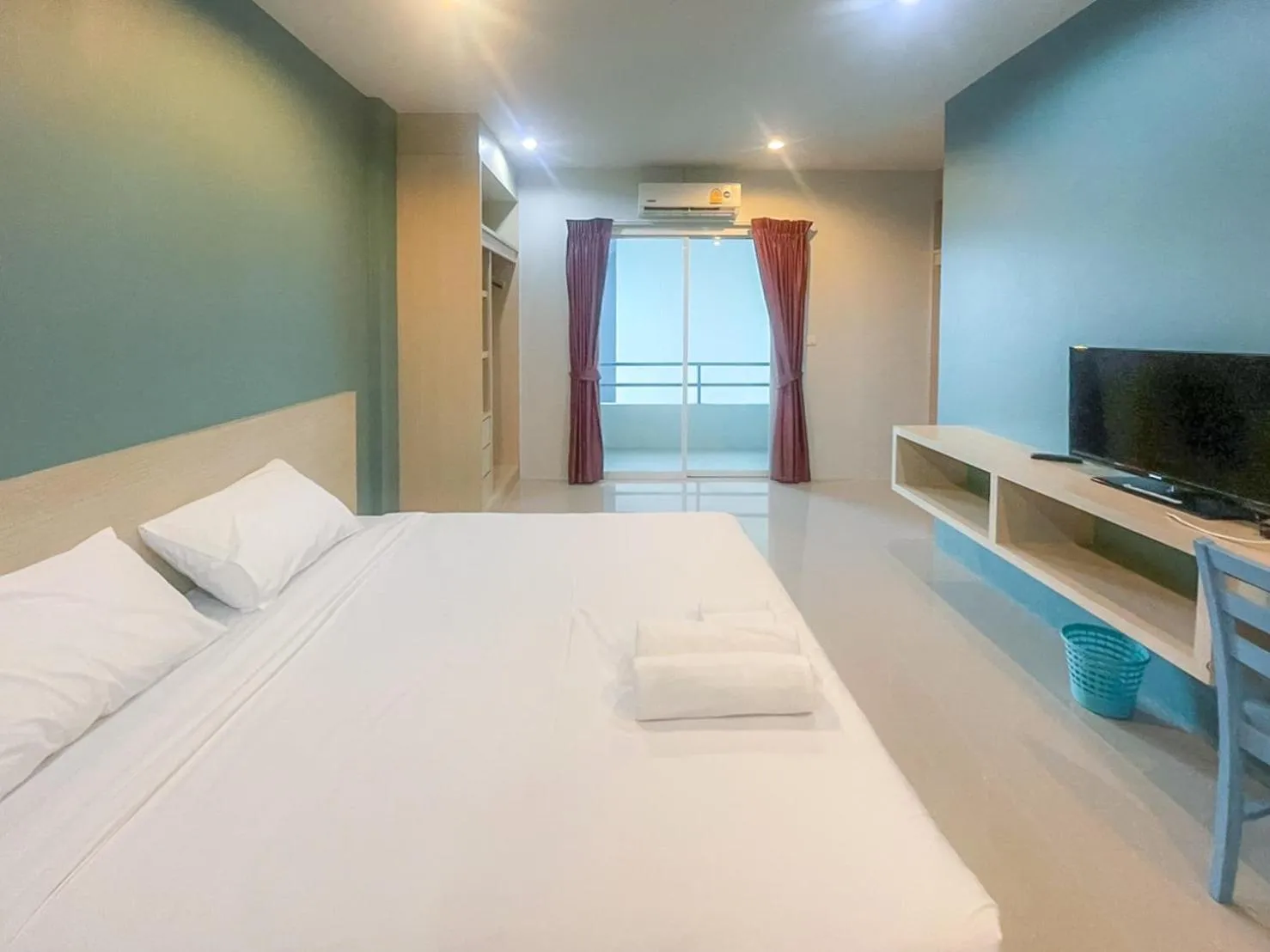 Bedroom, Bed in Hop On Phuket