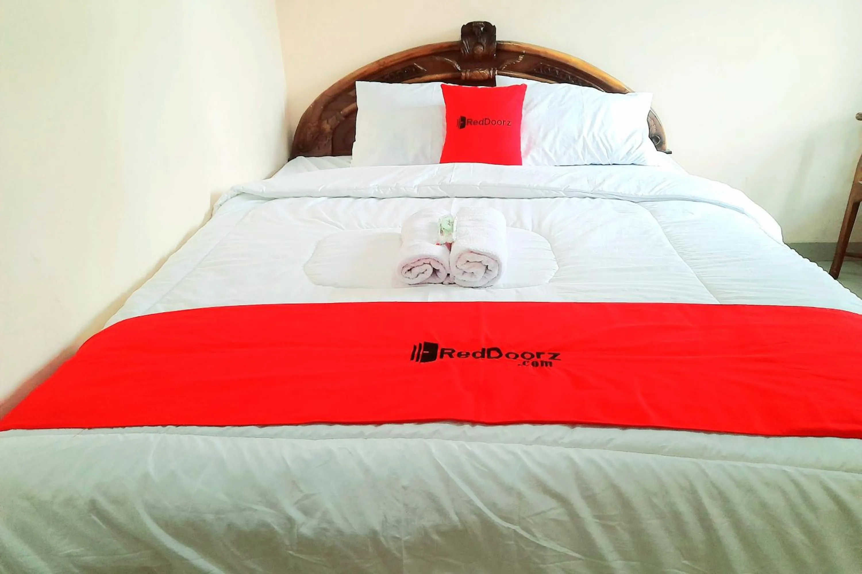 Bedroom, Bed in RedDoorz Syariah near Komplek Candi Arjuna Dieng 2