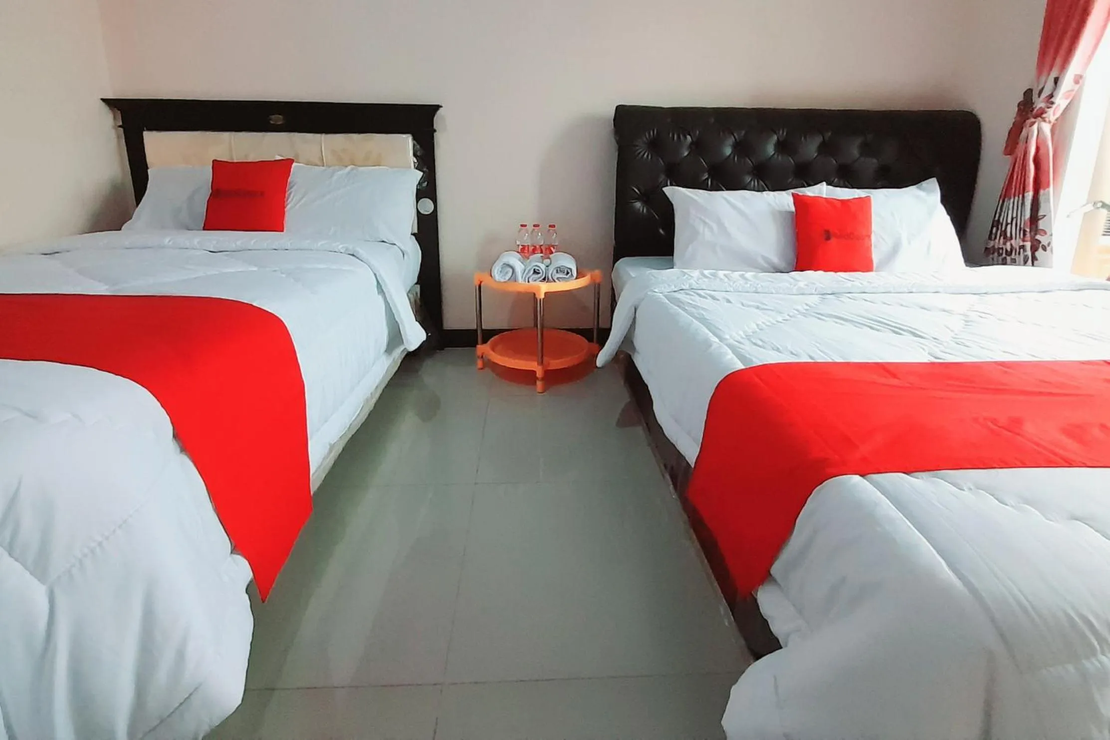 Bedroom, Bed in RedDoorz Syariah near Komplek Candi Arjuna Dieng 2