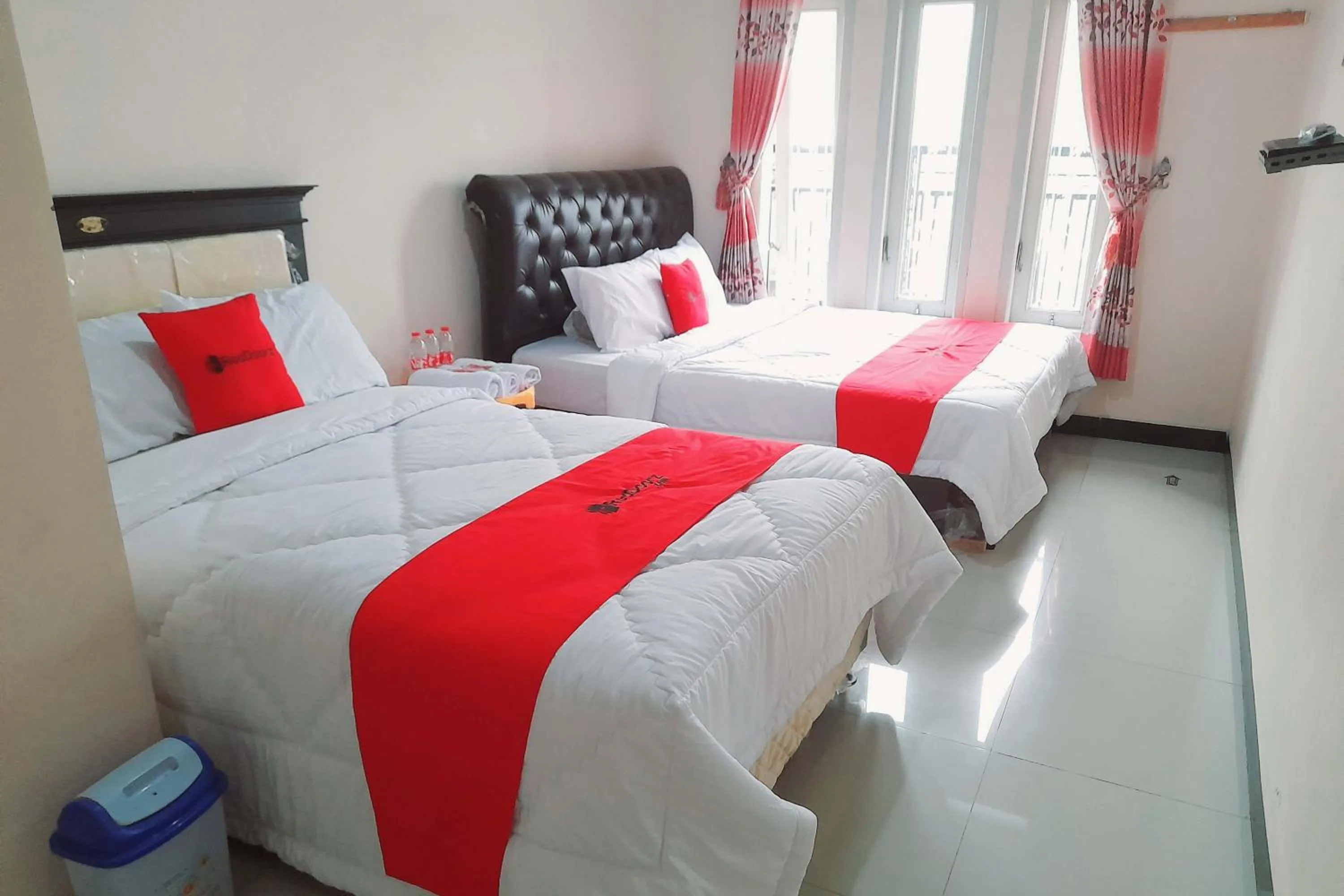 Bedroom, Bed in RedDoorz Syariah near Komplek Candi Arjuna Dieng 2