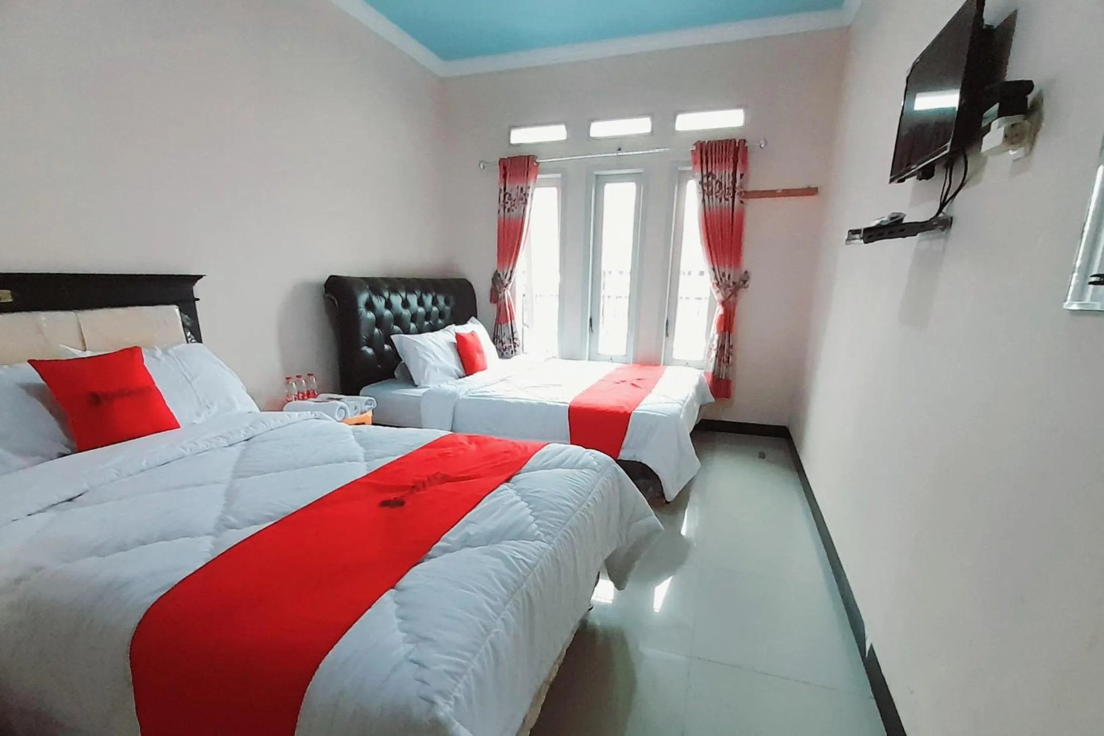 Bedroom, Bed in RedDoorz Syariah near Komplek Candi Arjuna Dieng 2