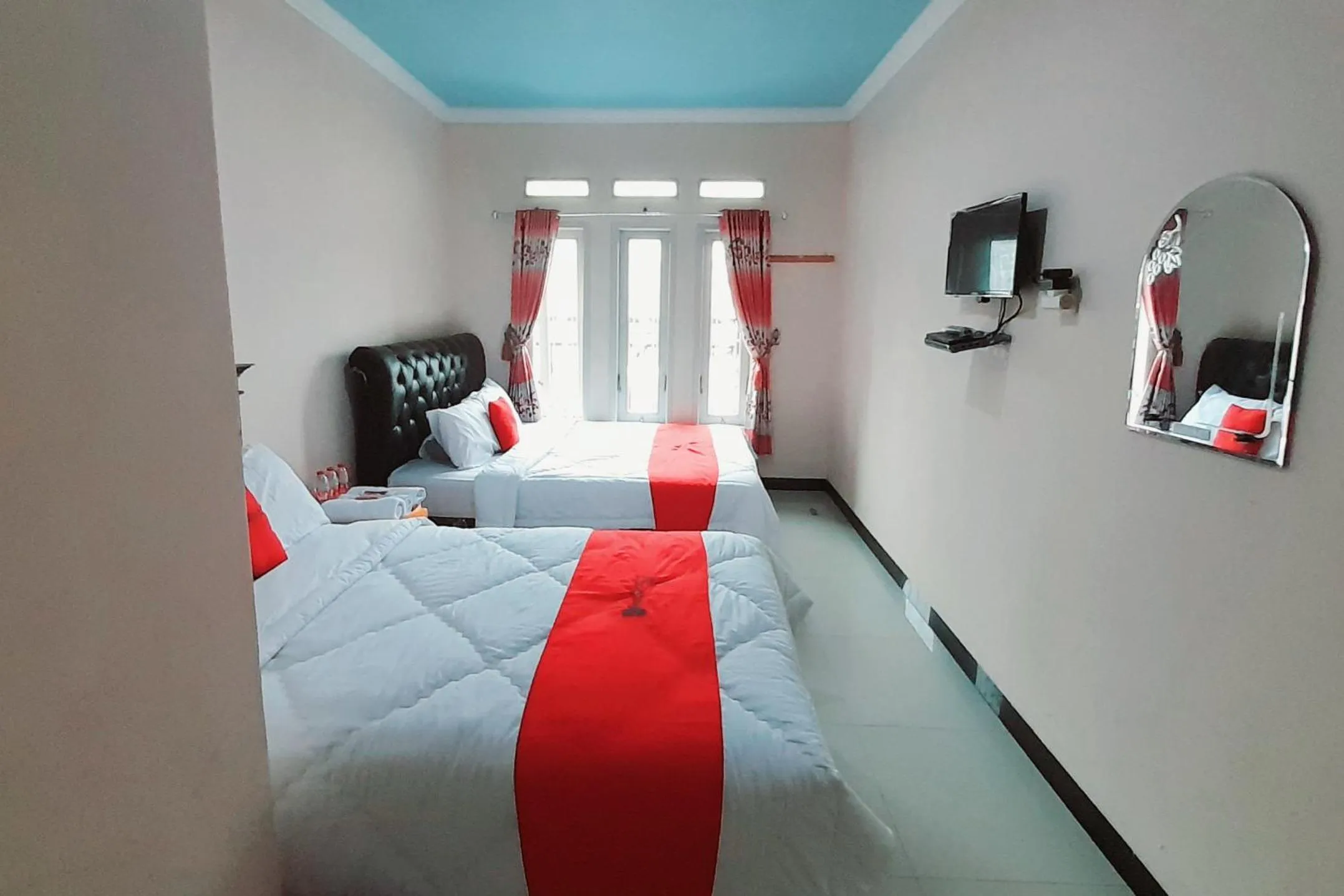 Bedroom, Bed in RedDoorz Syariah near Komplek Candi Arjuna Dieng 2