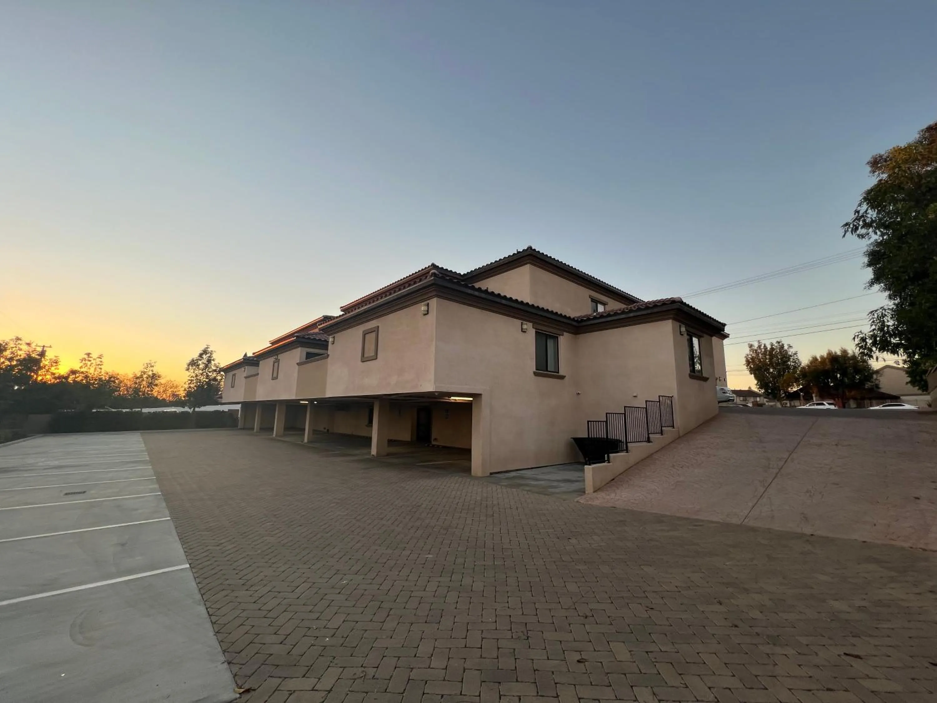 Parking in ASPIRE INN & SUITES Orange