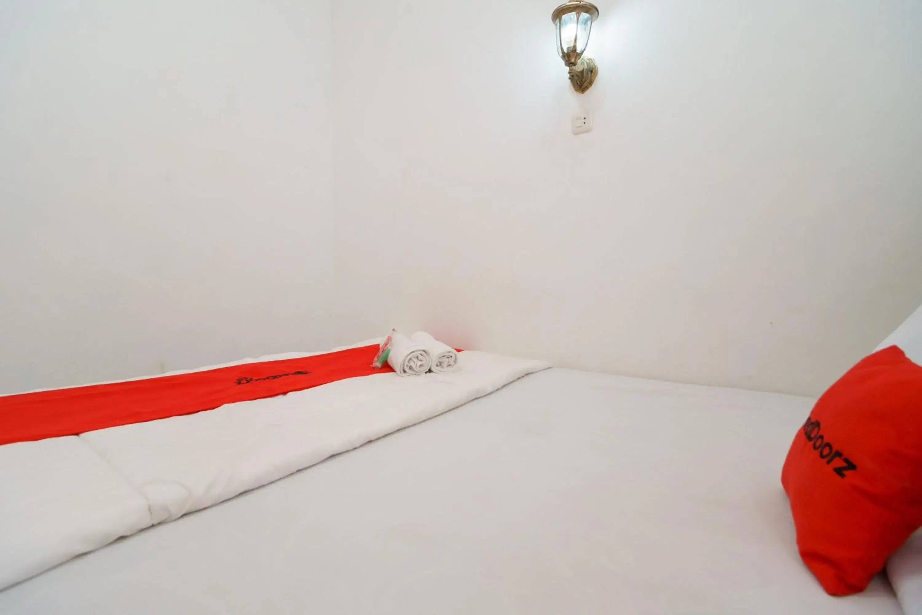 Bedroom, Bed in RedDoorz @ Jalan Sultan Agung Lampung Bedroom, Bed in RedDoorz @ Jalan Sultan Agung Lampung