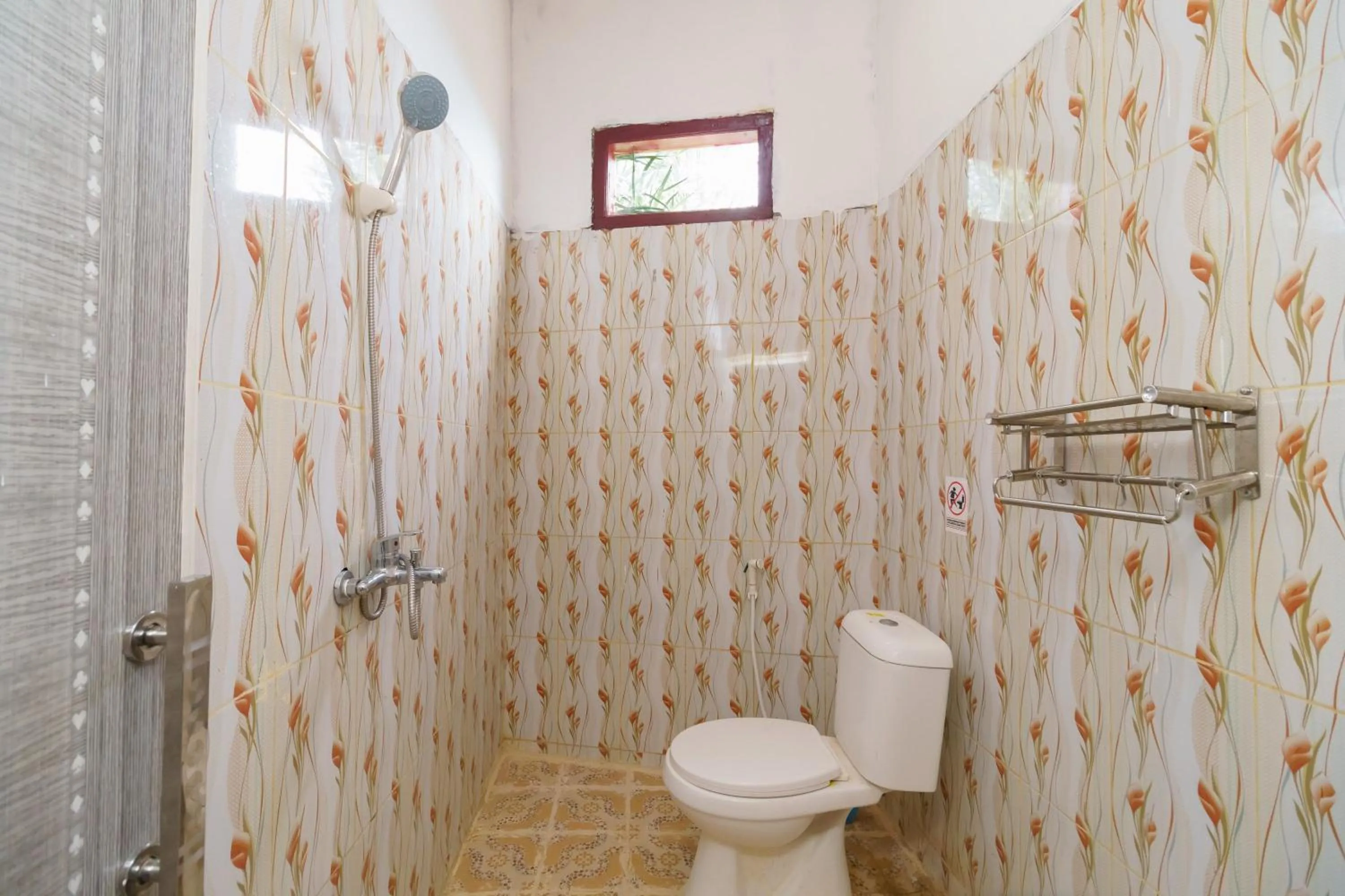 Bathroom in RedDoorz @ Jalan Sultan Agung Lampung