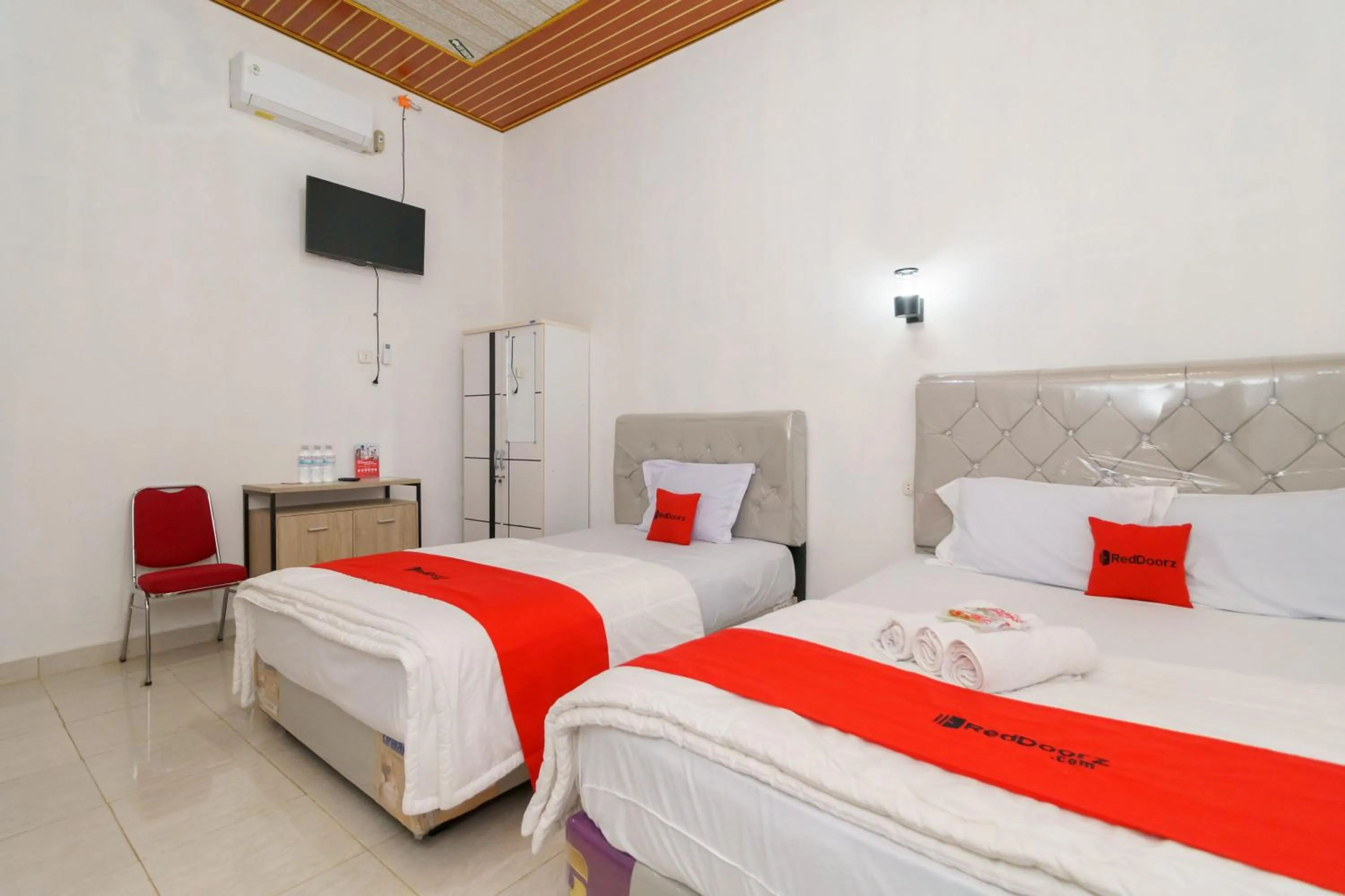 Bedroom, Bed in RedDoorz @ Jalan Sultan Agung Lampung