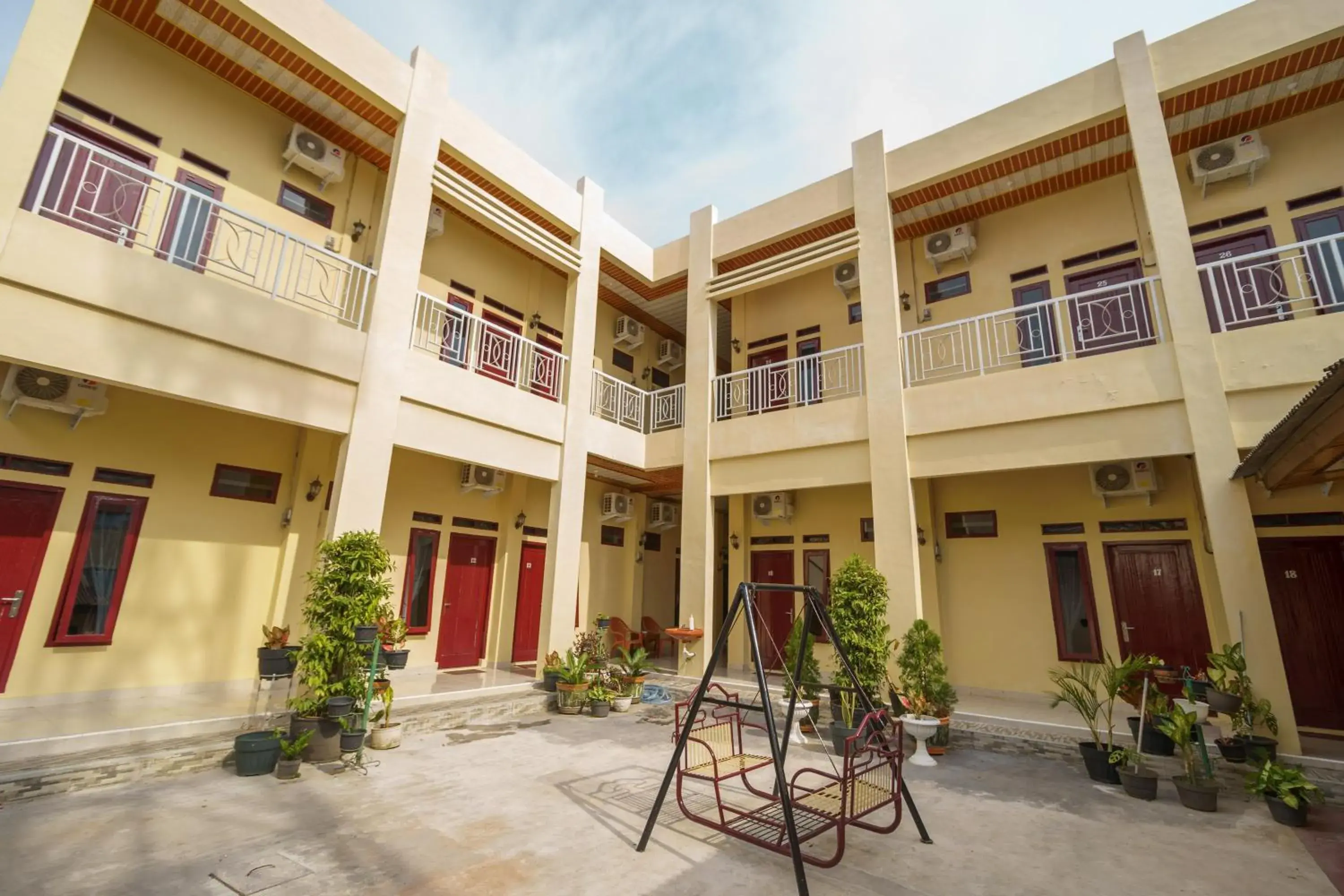 Property building in RedDoorz @ Jalan Sultan Agung Lampung Property building in RedDoorz @ Jalan Sultan Agung Lampung