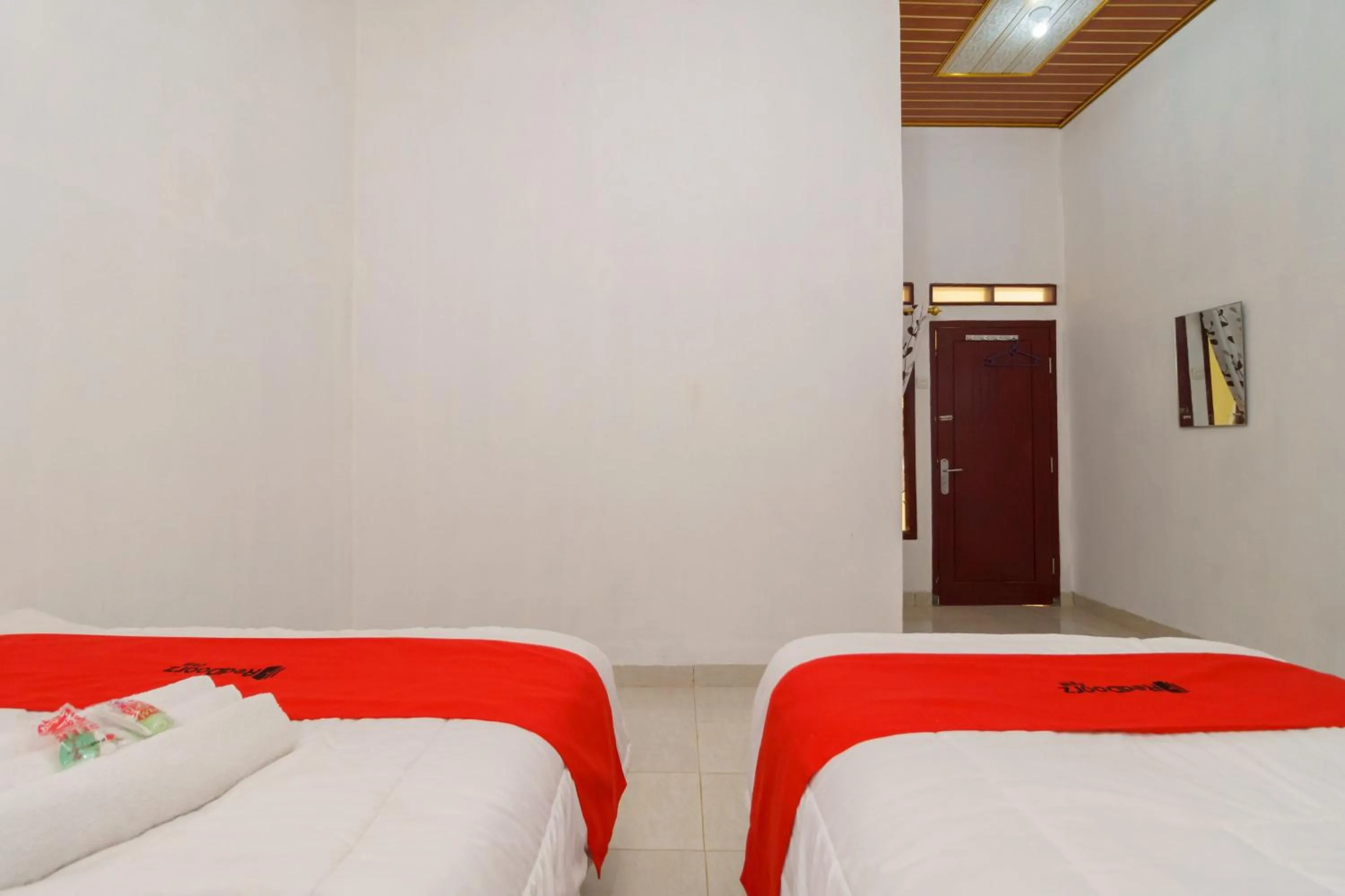Bedroom, Bed in RedDoorz @ Jalan Sultan Agung Lampung