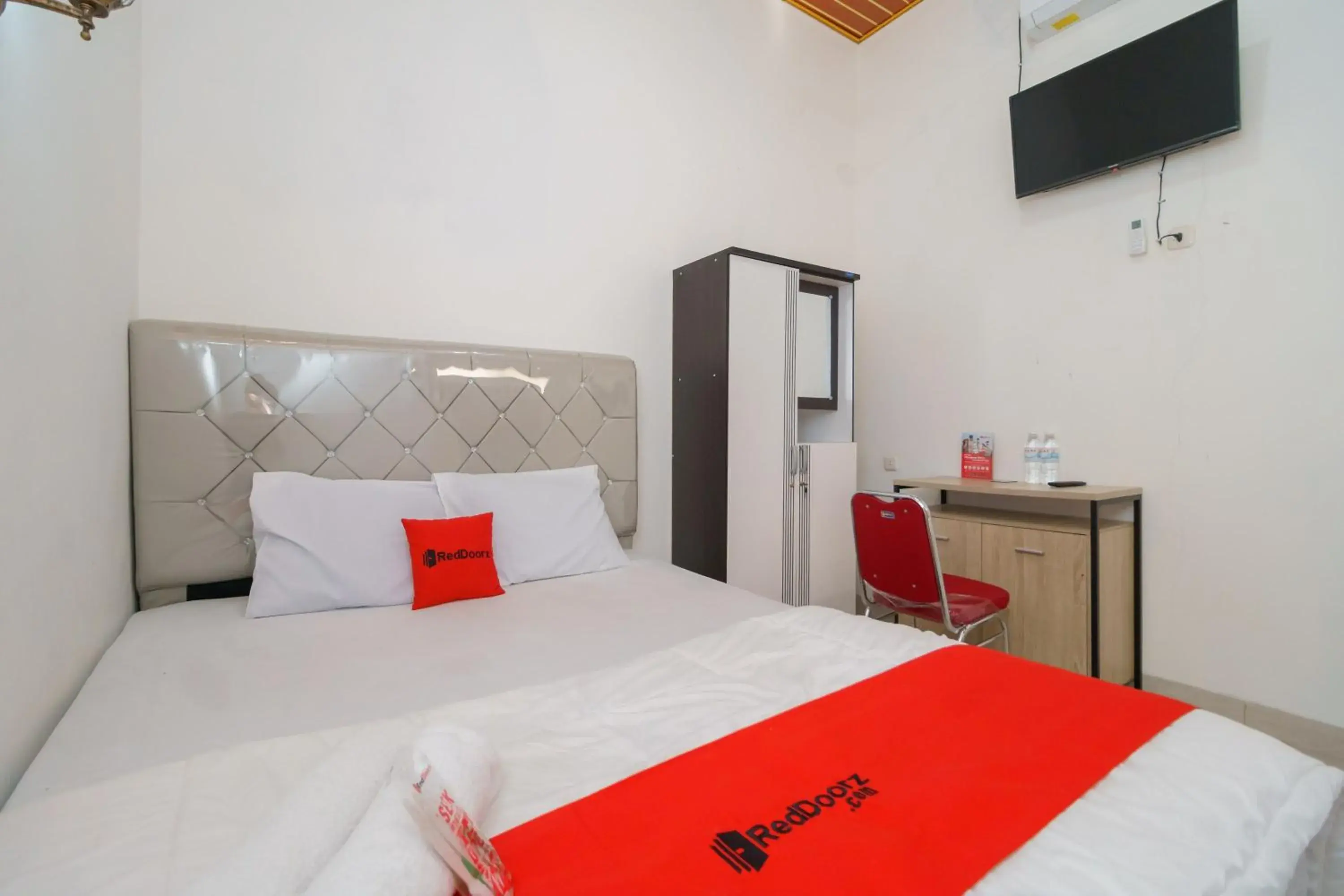 Bedroom, Bed in RedDoorz @ Jalan Sultan Agung Lampung Bedroom, Bed in RedDoorz @ Jalan Sultan Agung Lampung