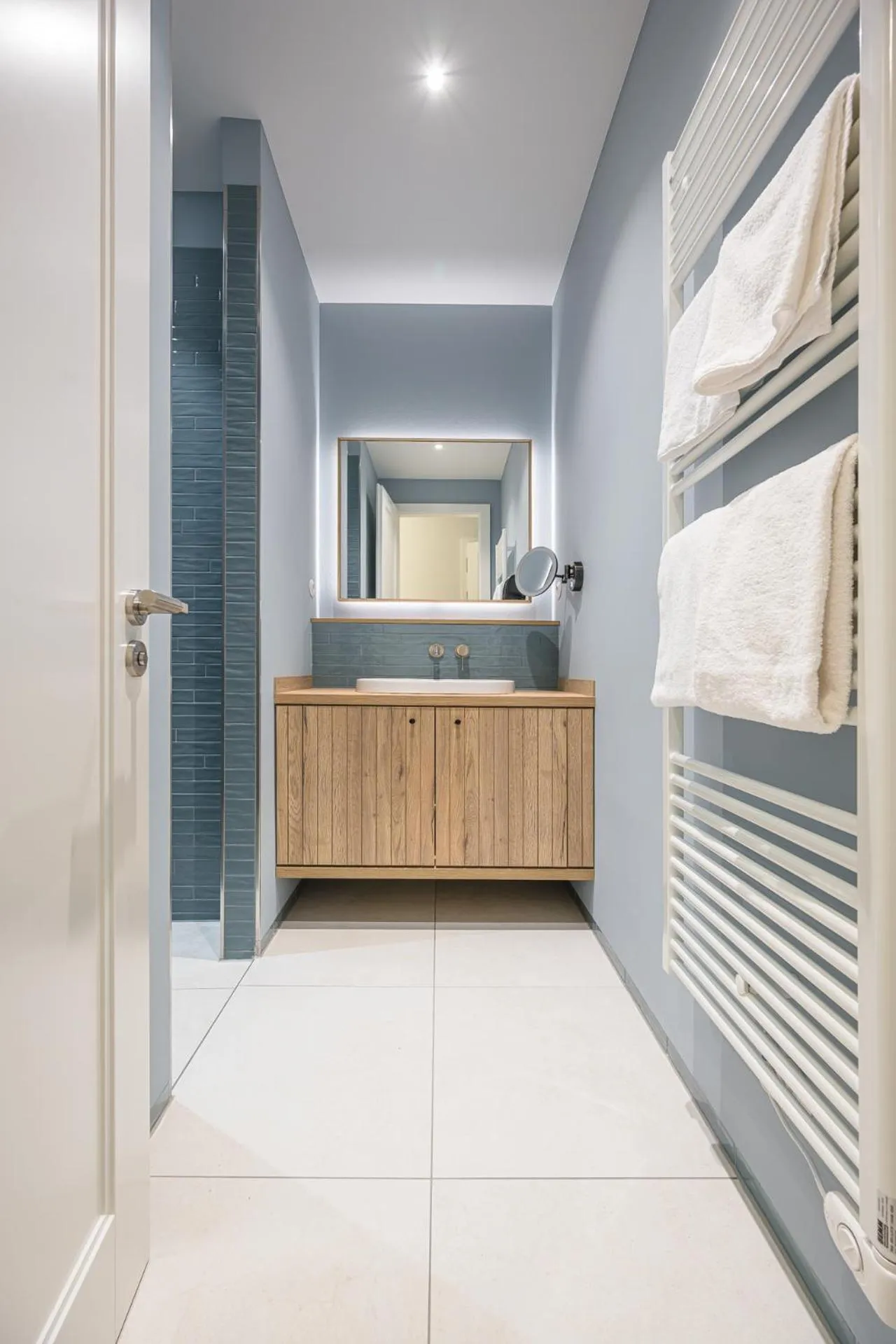 Shower in the breeze