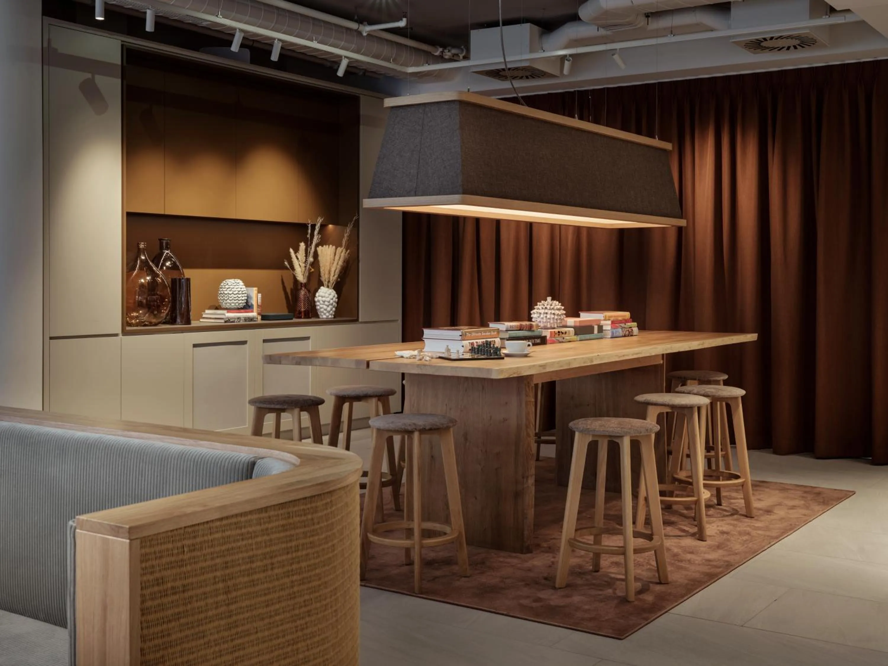 Communal lounge/ TV room in the breeze