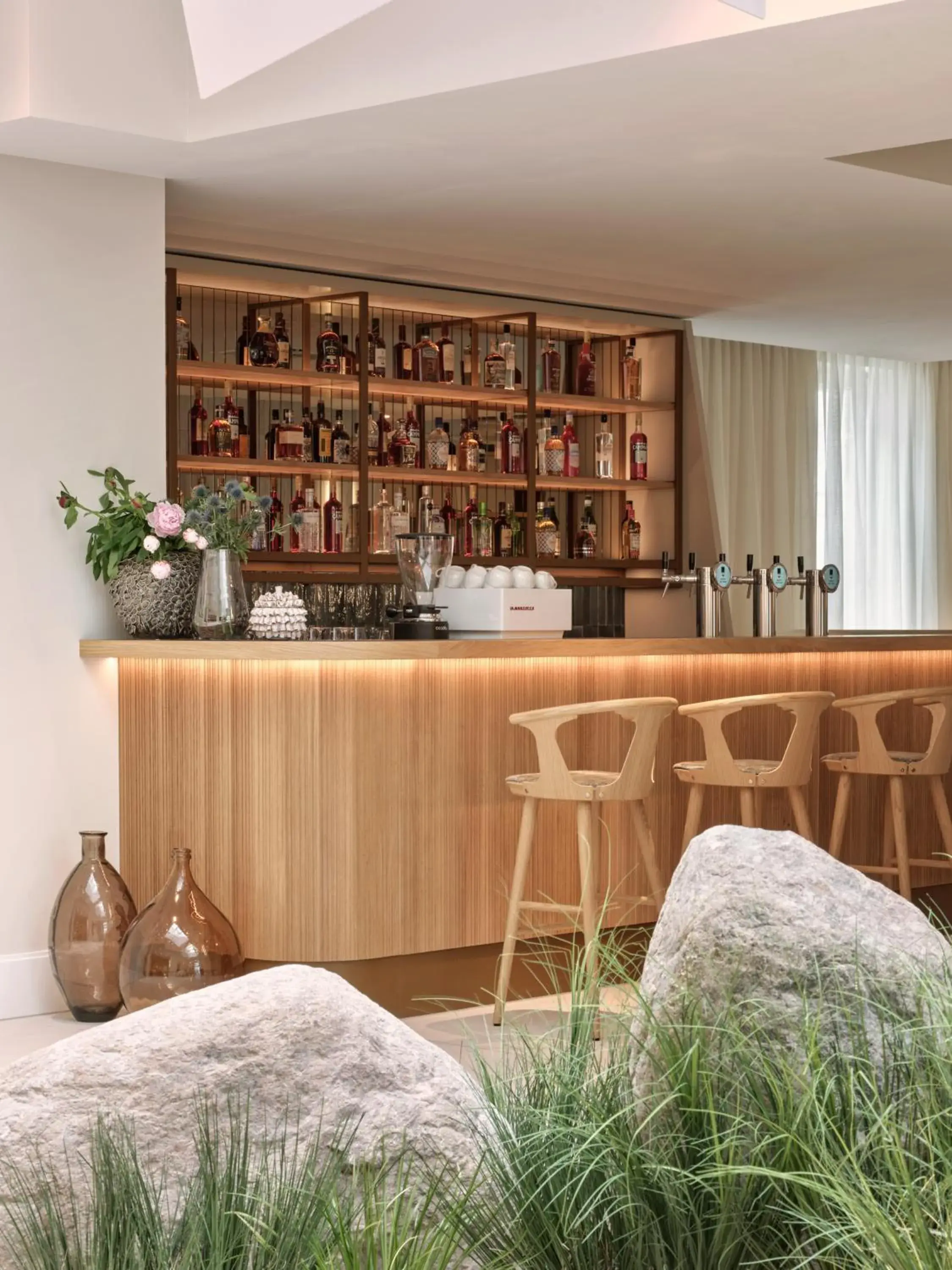 Lounge or bar in the breeze Lounge or bar in the breeze