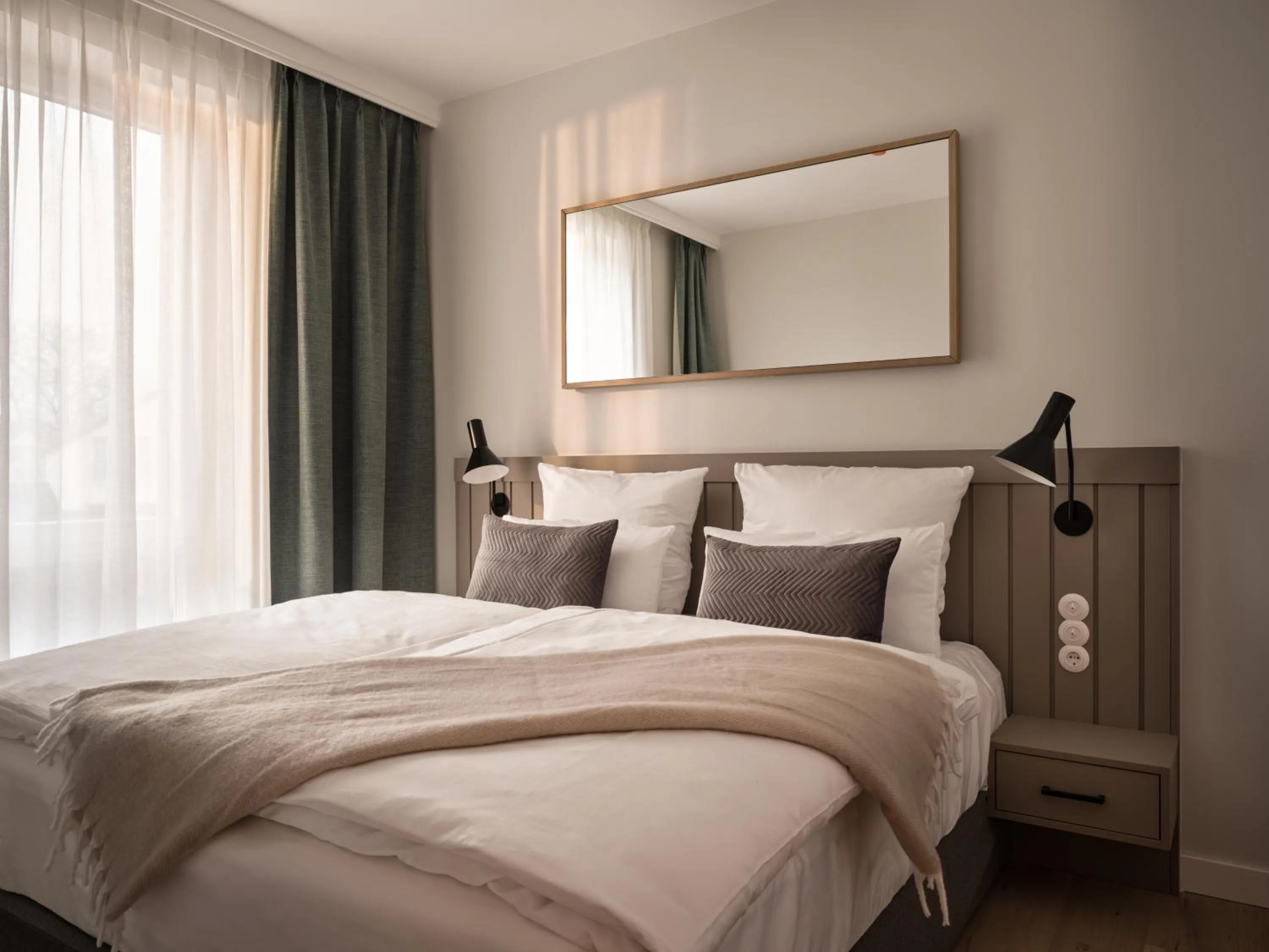 Bedroom, Bed in the breeze