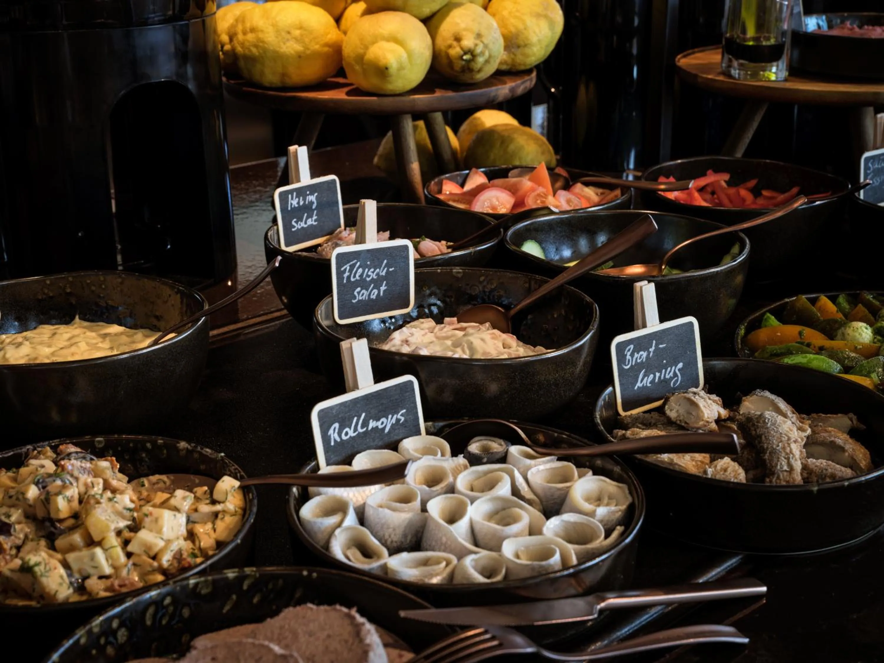 Restaurant/places to eat in the breeze