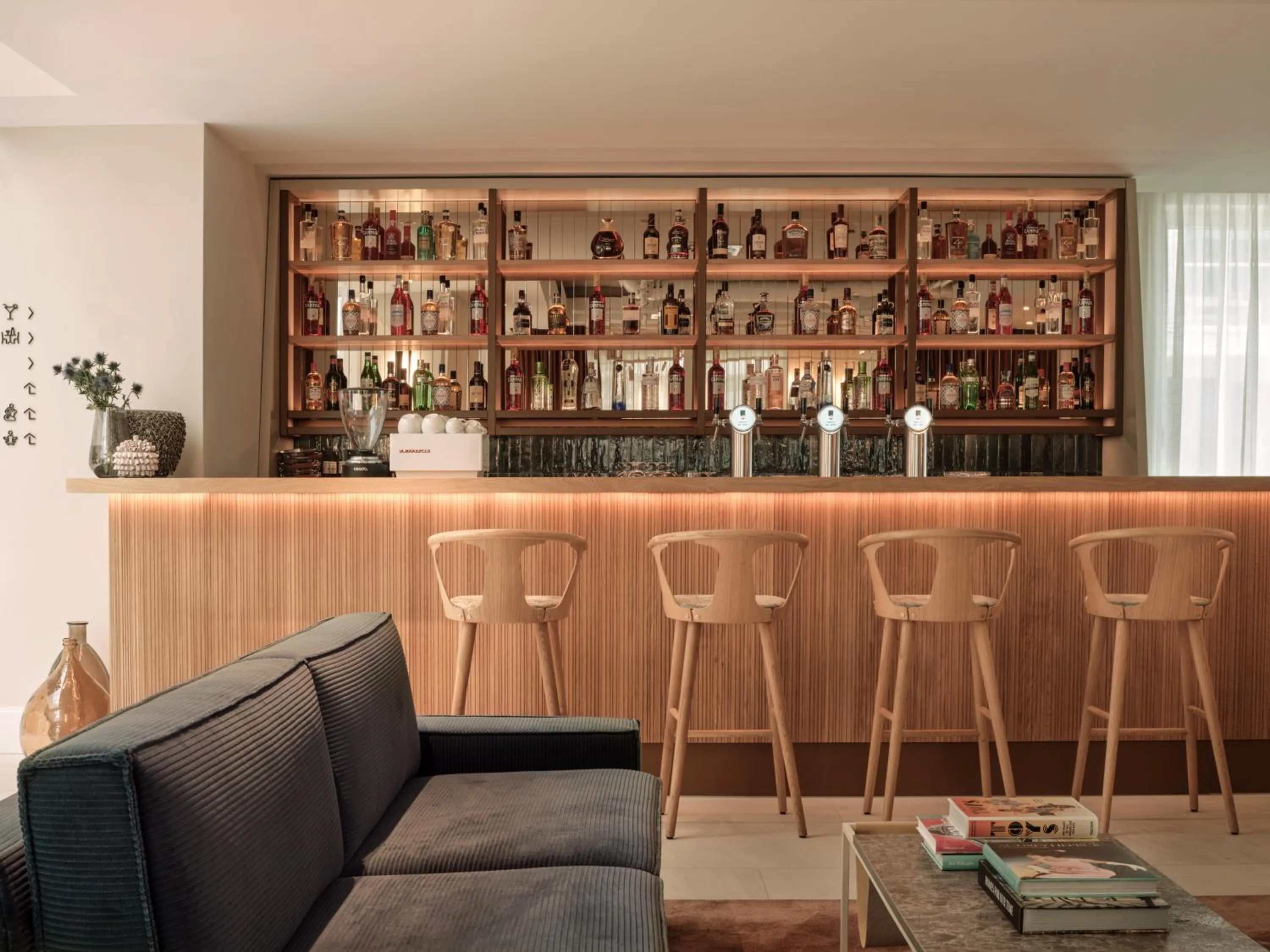 Lounge or bar in the breeze