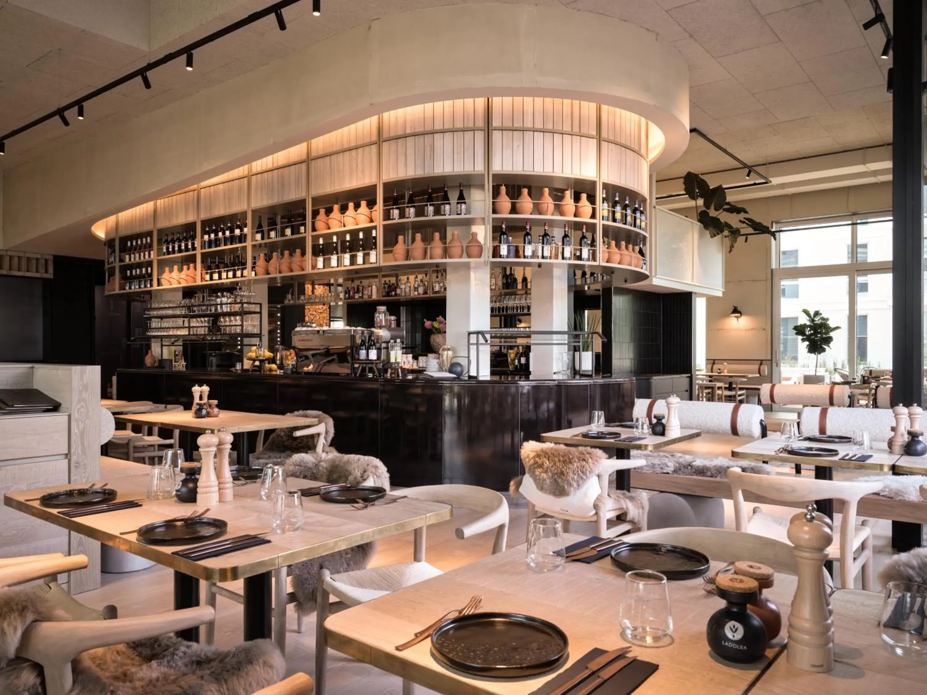 Restaurant/places to eat in the breeze Restaurant/places to eat in the breeze