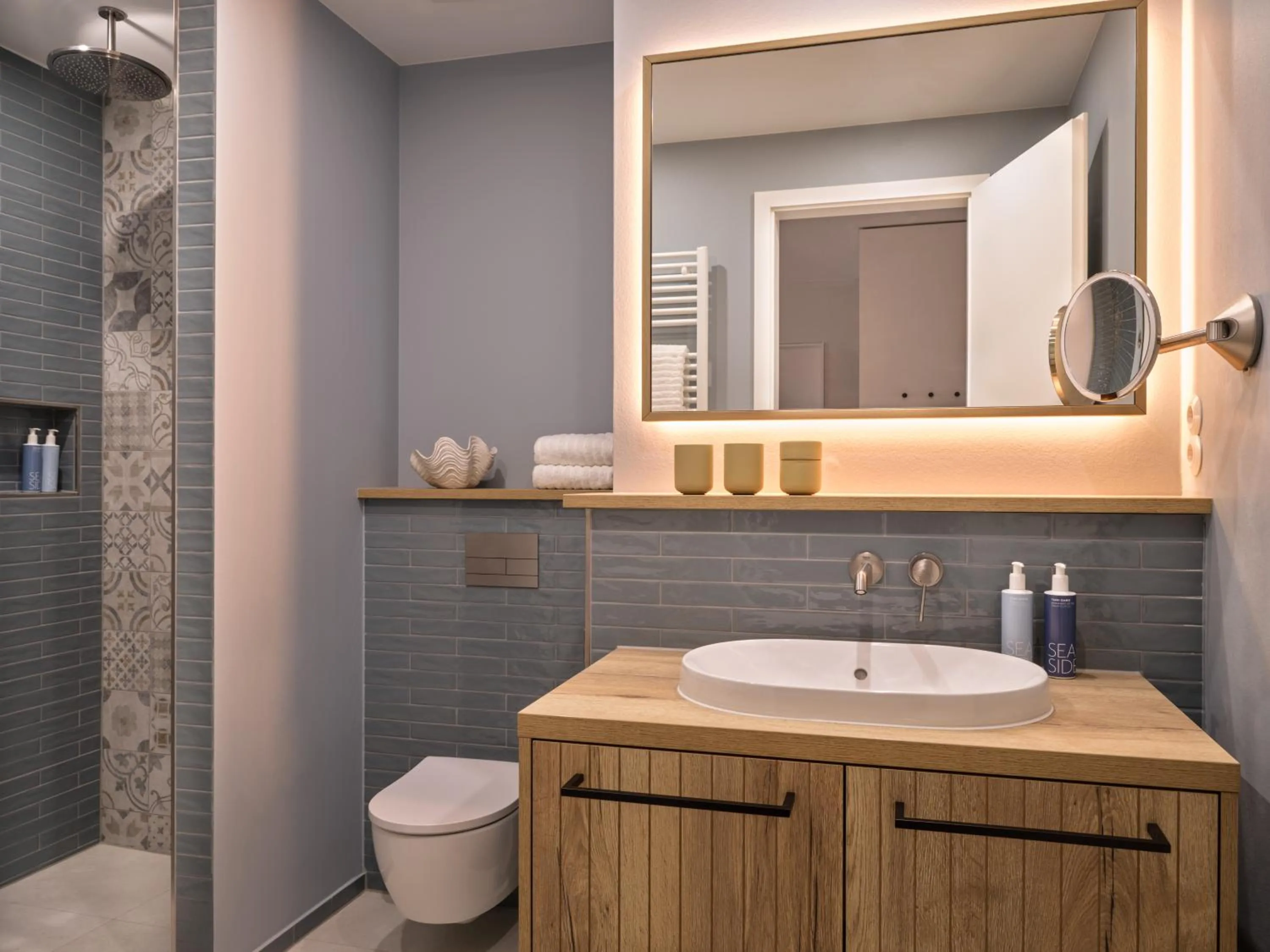 Shower in the breeze