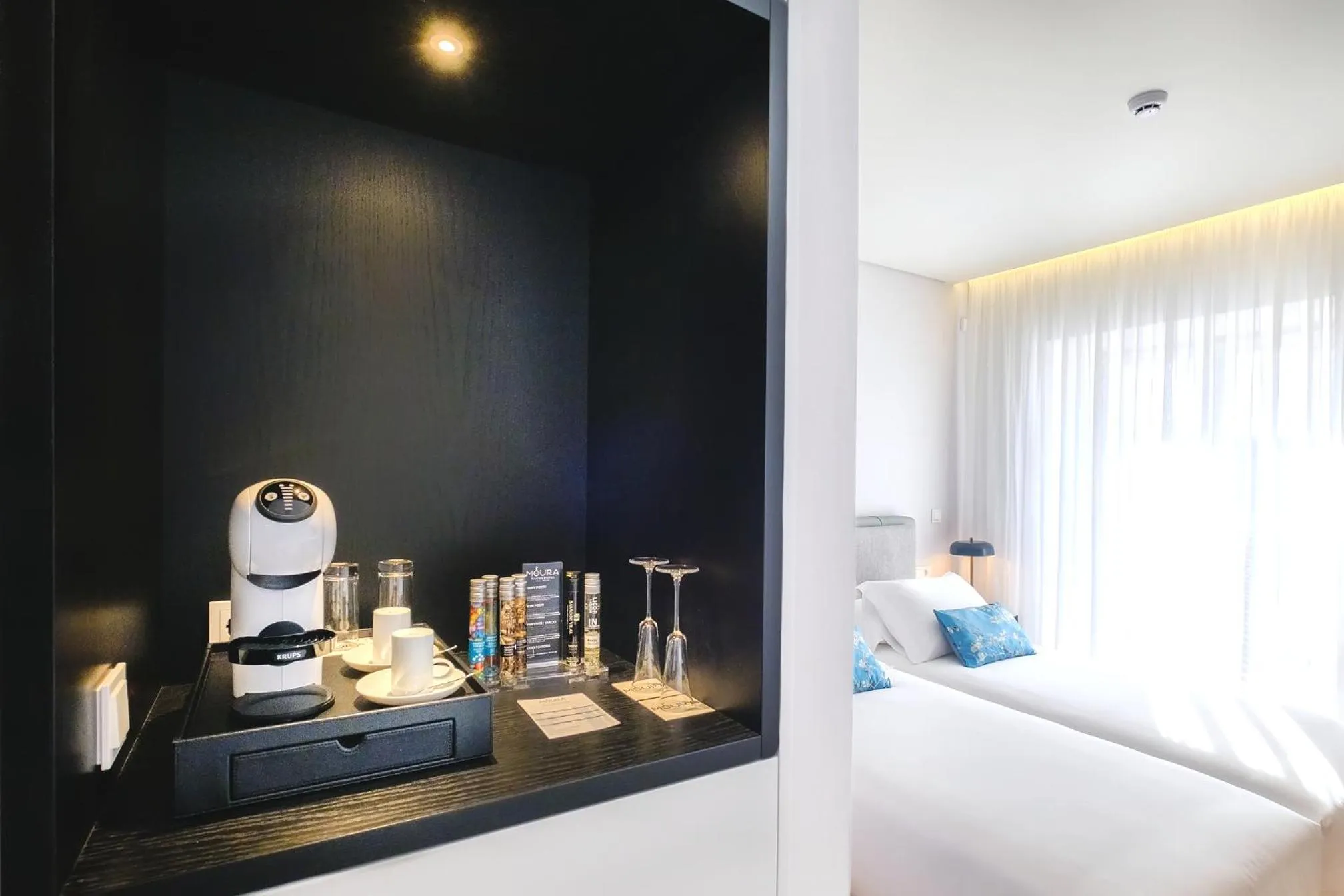 Coffee/tea facilities, Bed in MouraSuites Hotel
