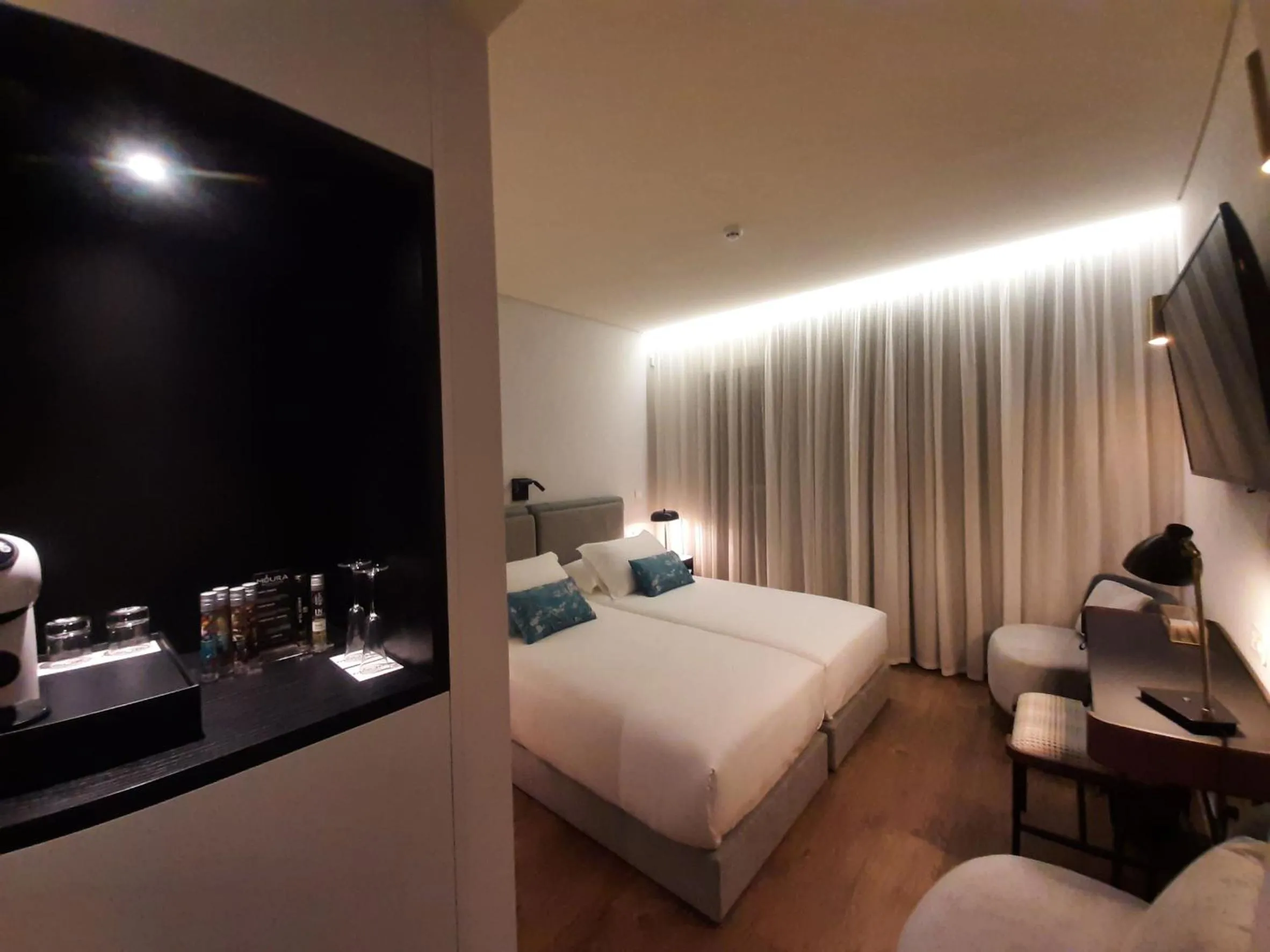 Bedroom, Bed in MouraSuites Hotel