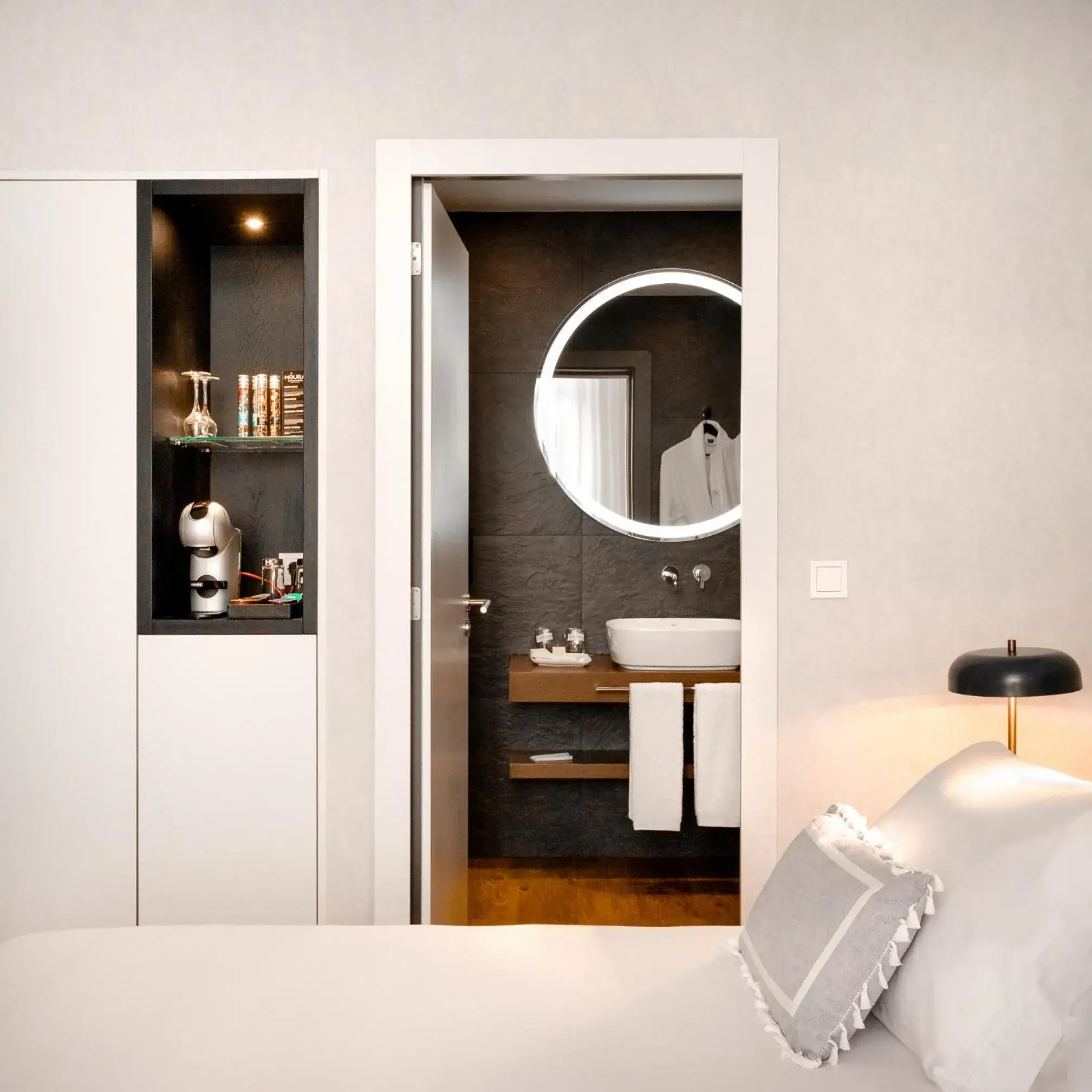 Standard Twin Room in MouraSuites Hotel Standard Twin Room in MouraSuites Hotel