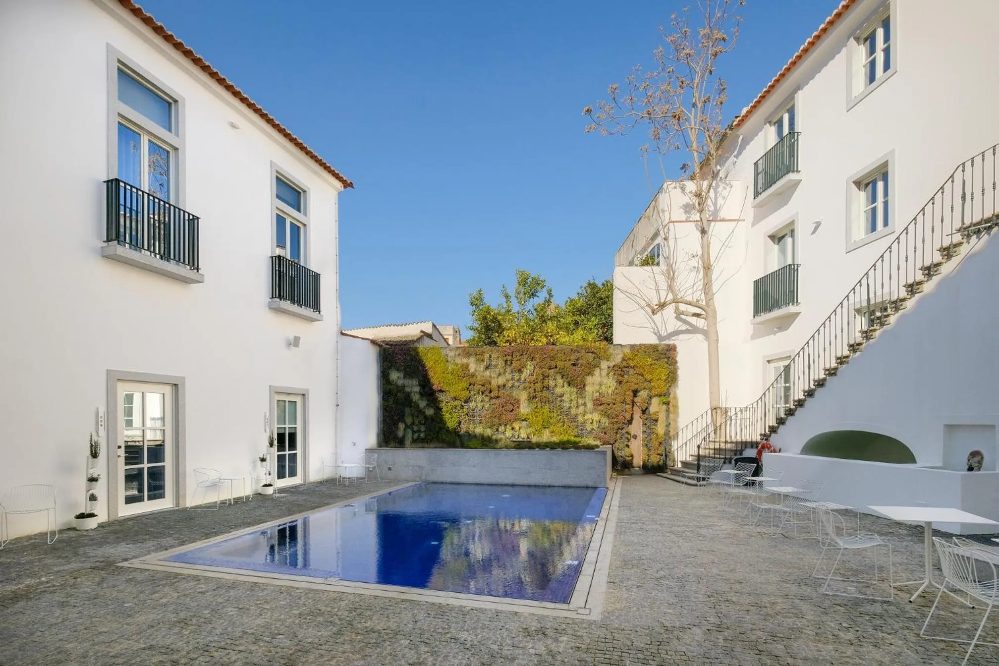 Garden in MouraSuites Hotel