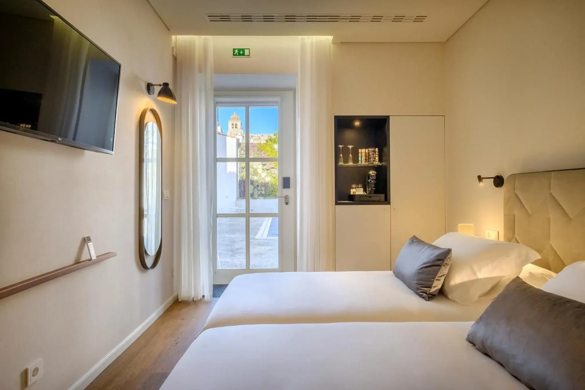 Standard Twin Room in MouraSuites Hotel Standard Twin Room in MouraSuites Hotel