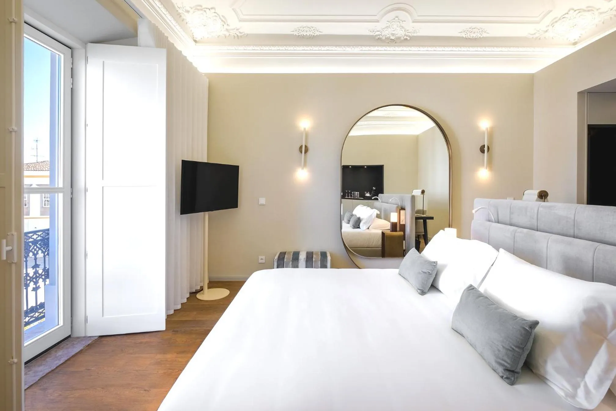 Bedroom, Bed in MouraSuites Hotel