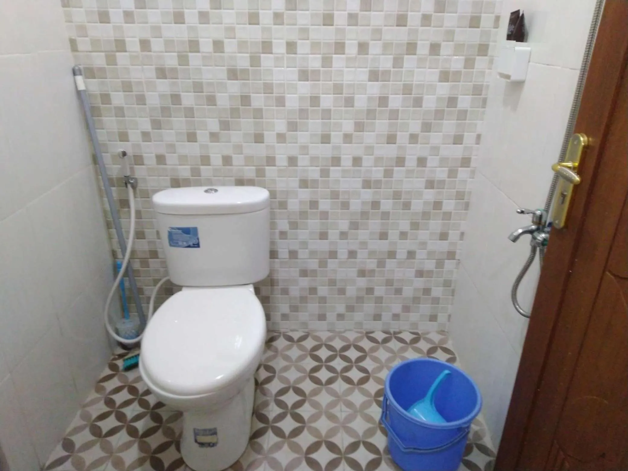 Shower in Penginapan Homestay Mudiyono Syari'ah