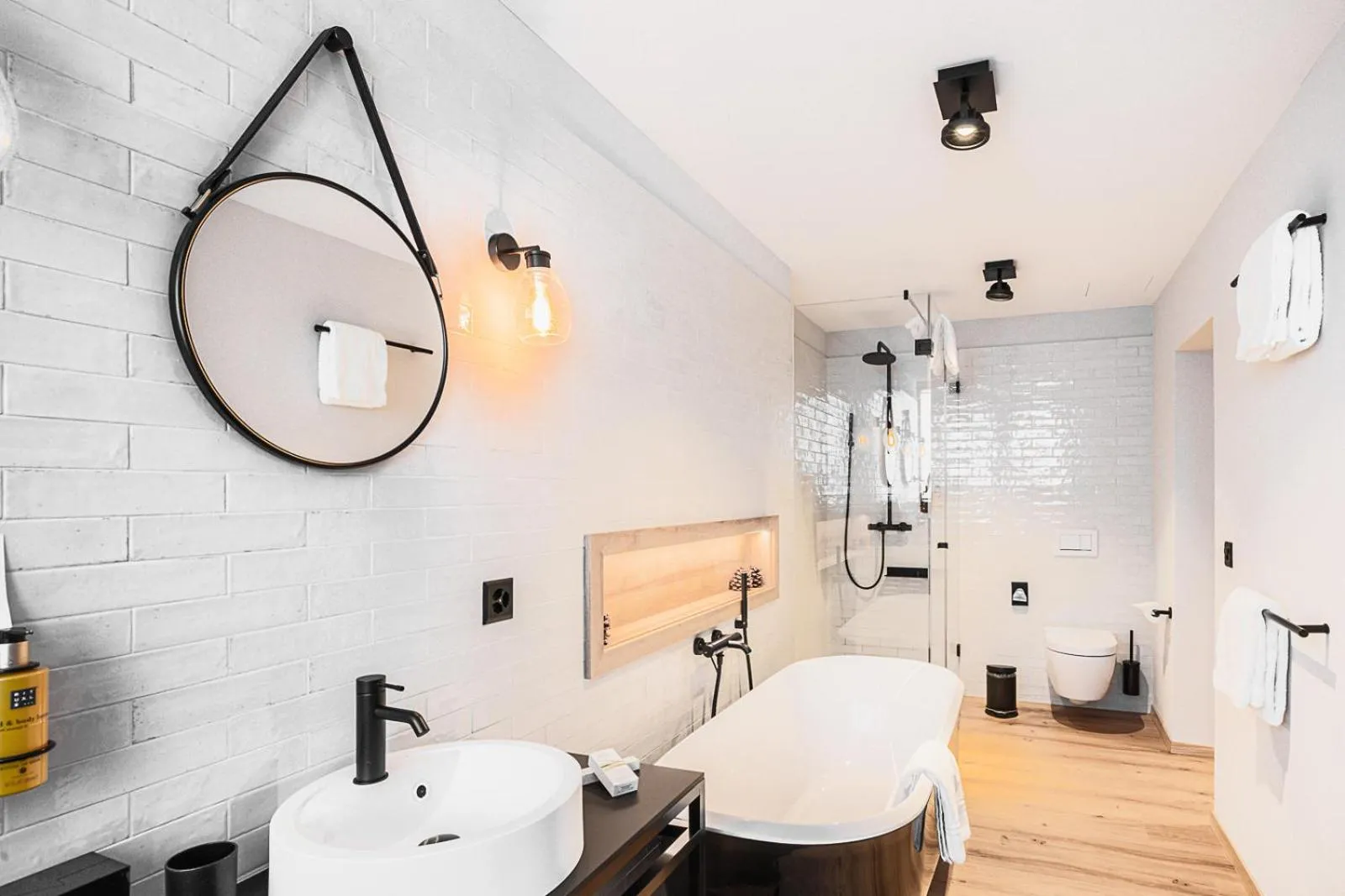 Shower in ALPINE INN Davos