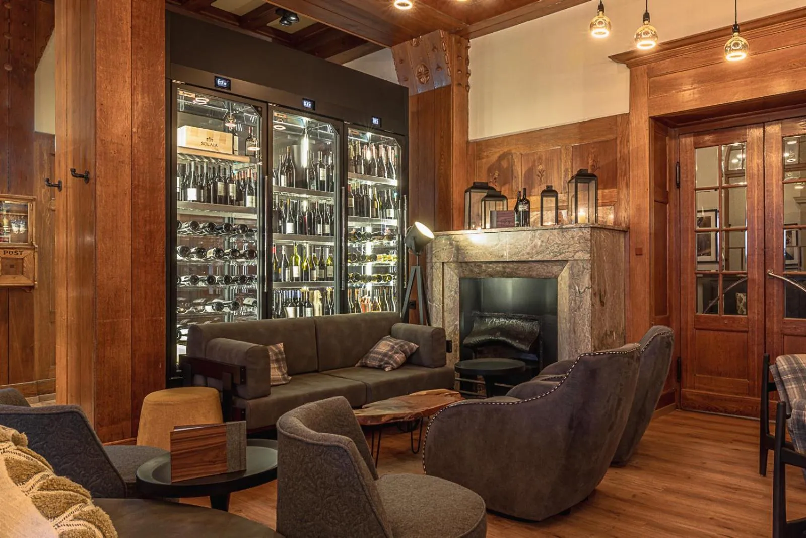 Lounge or bar in ALPINE INN Davos