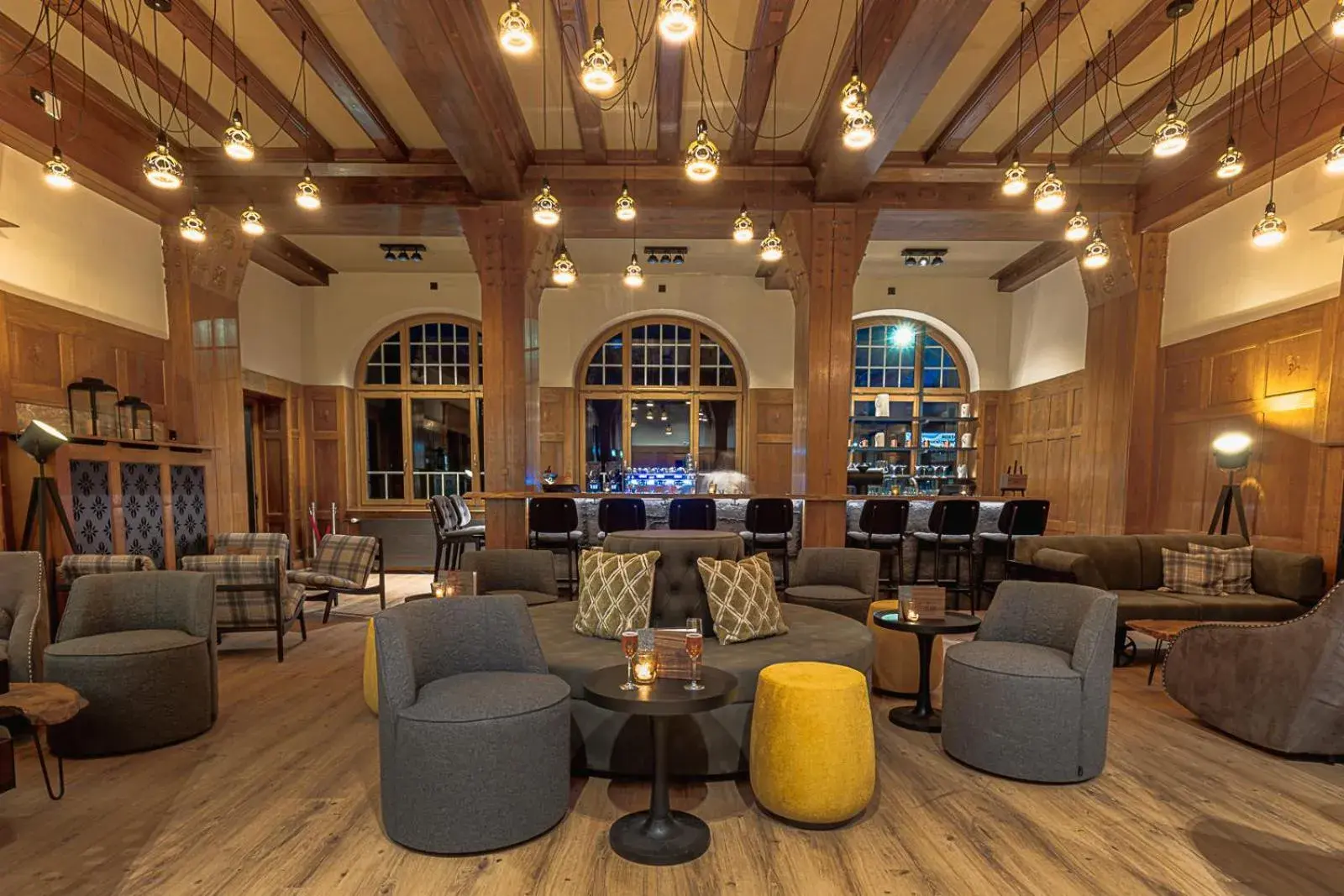 Lounge or bar in ALPINE INN Davos Lounge or bar in ALPINE INN Davos