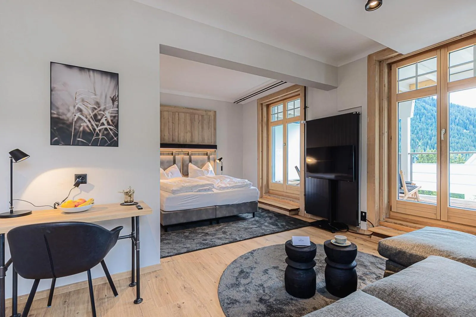 Photo of the whole room, Bed in ALPINE INN Davos