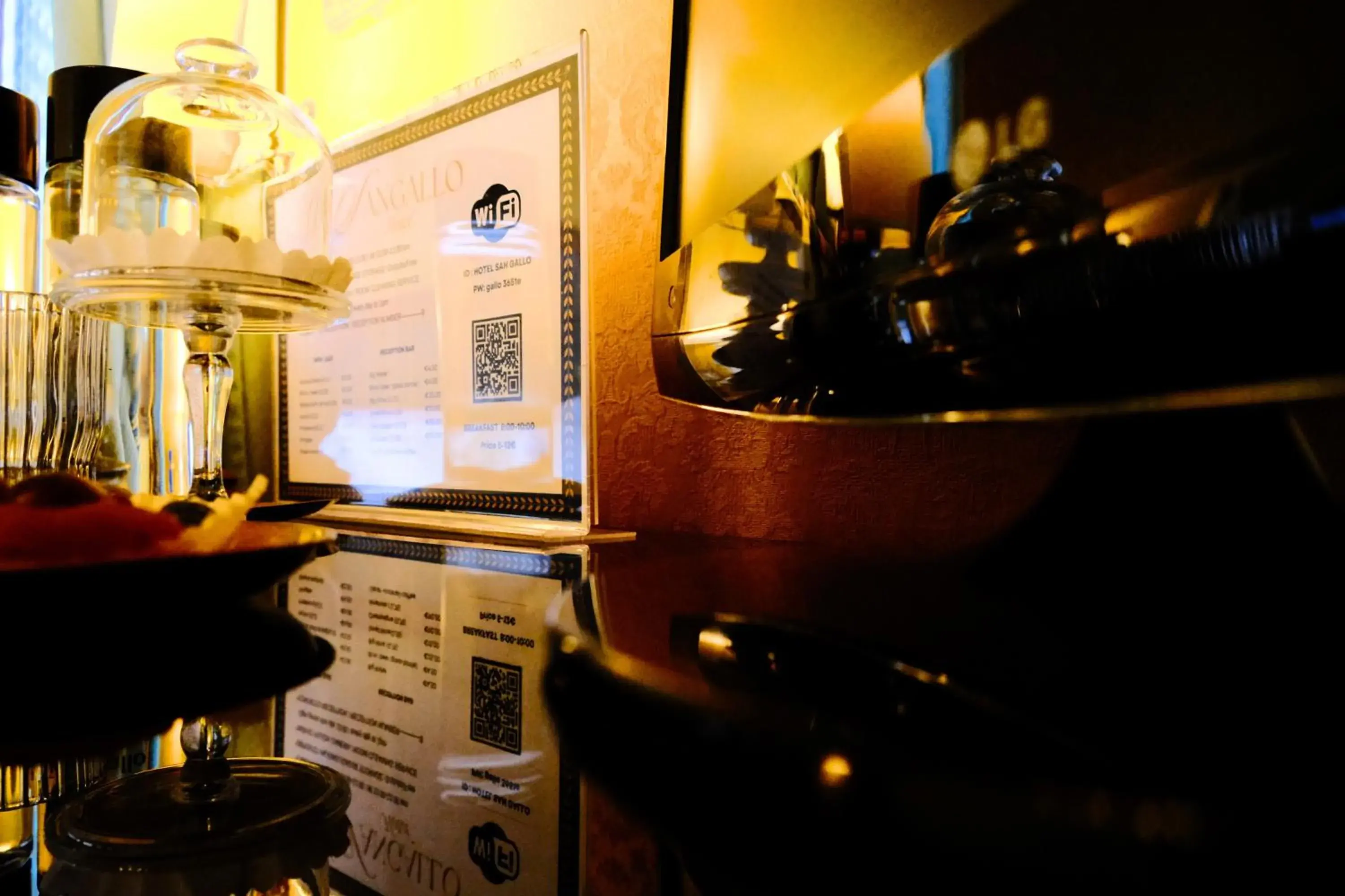 Food and drinks in H O T E L S A N G A L L O l Food and drinks in H O T E L S A N G A L L O l