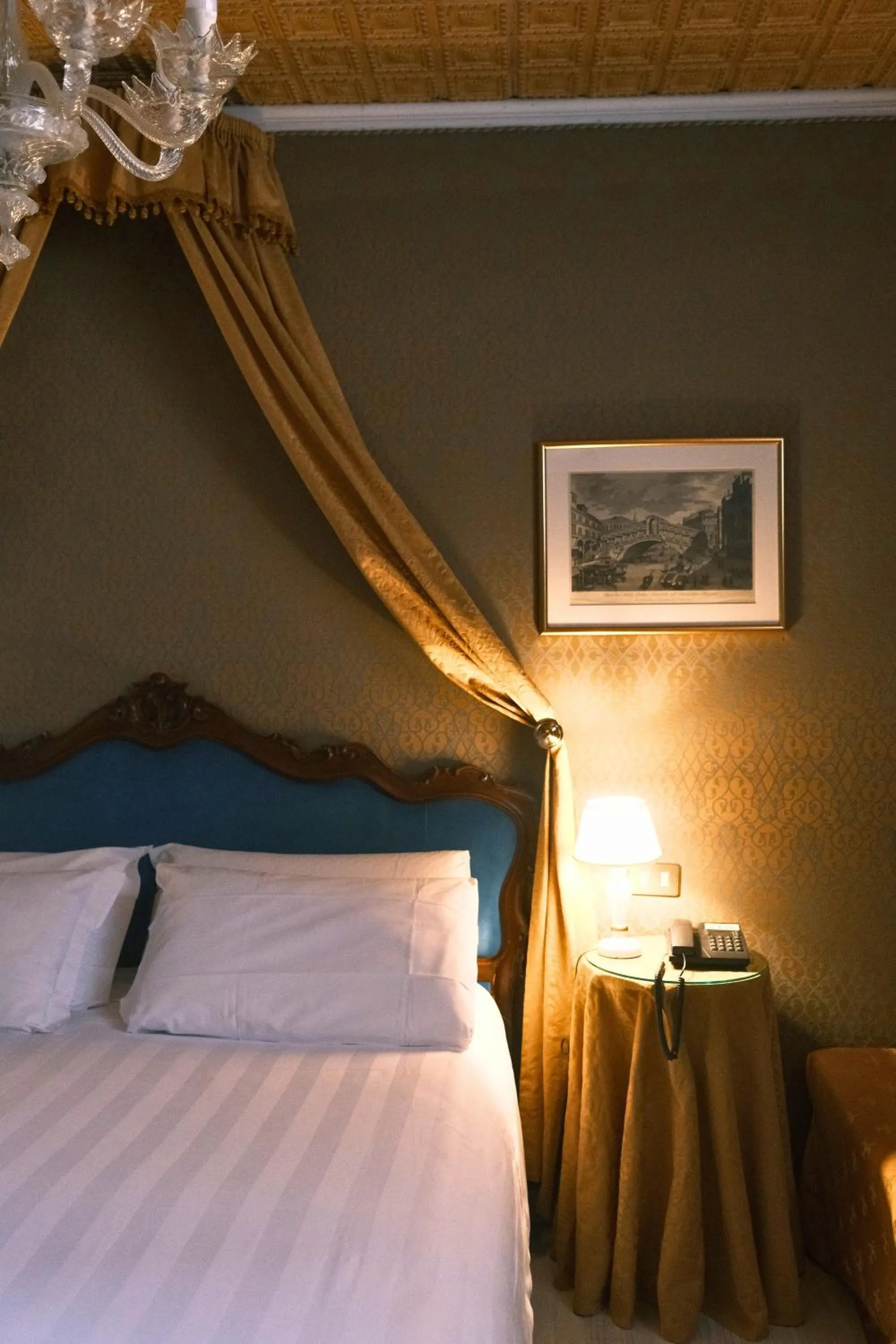 Bed in H O T E L S A N G A L L O l