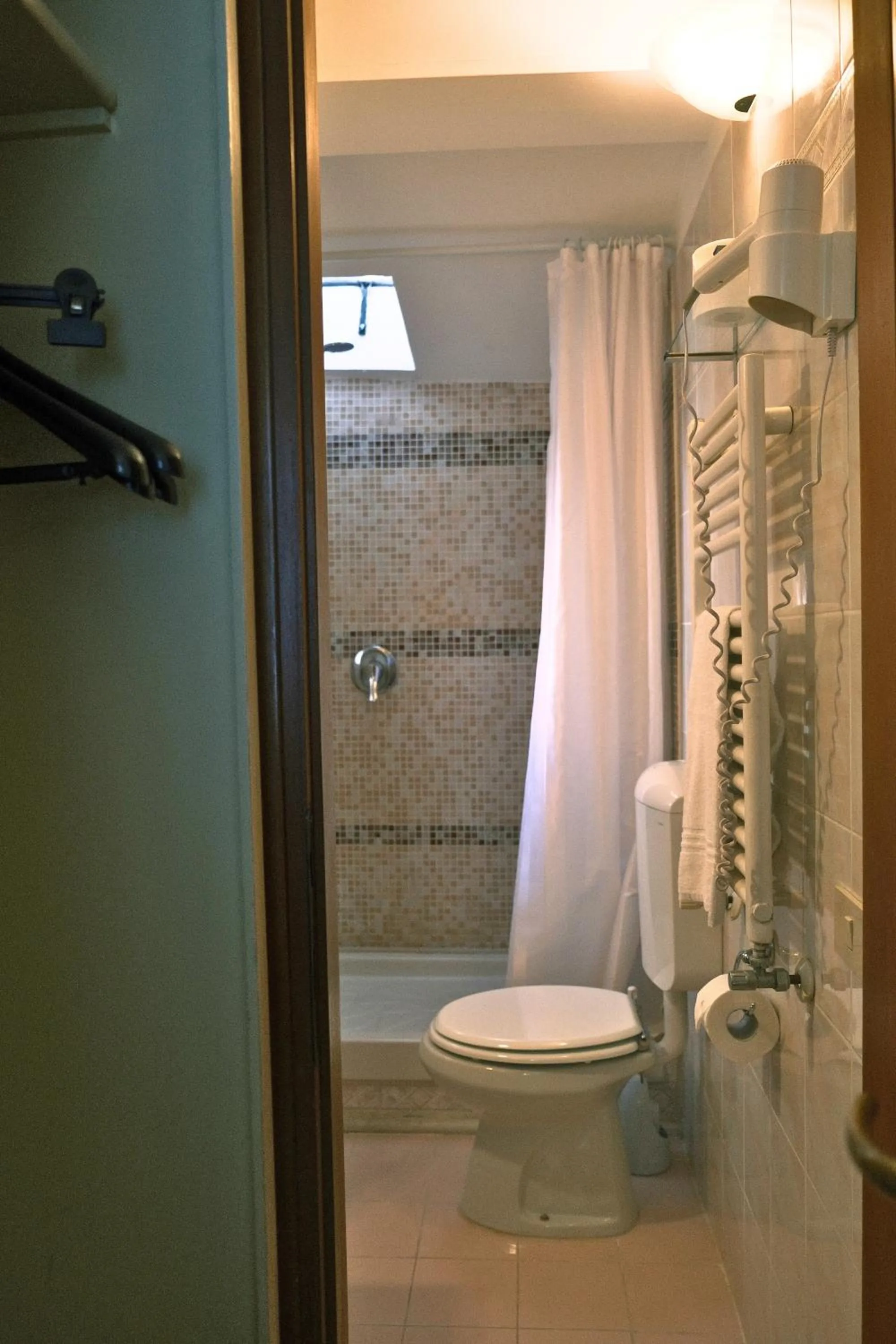 Shower in H O T E L S A N G A L L O l