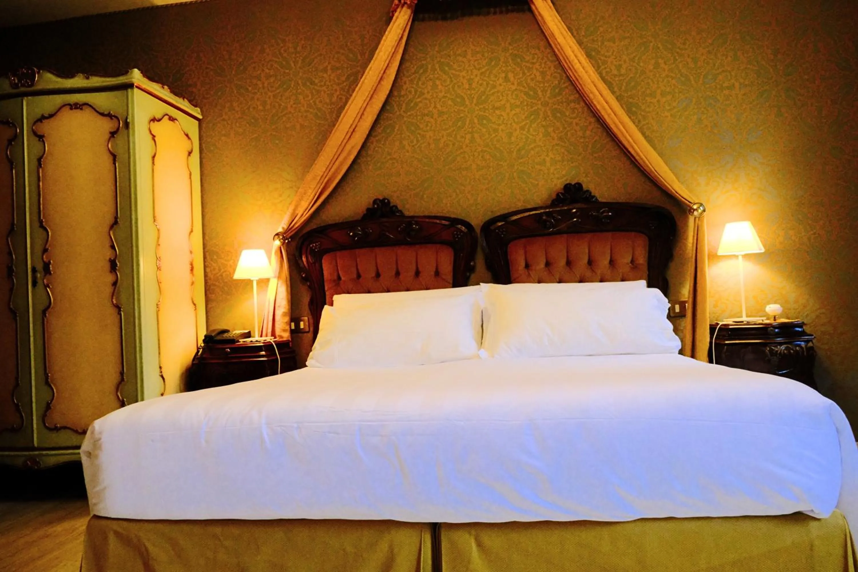 Bed in H O T E L S A N G A L L O l