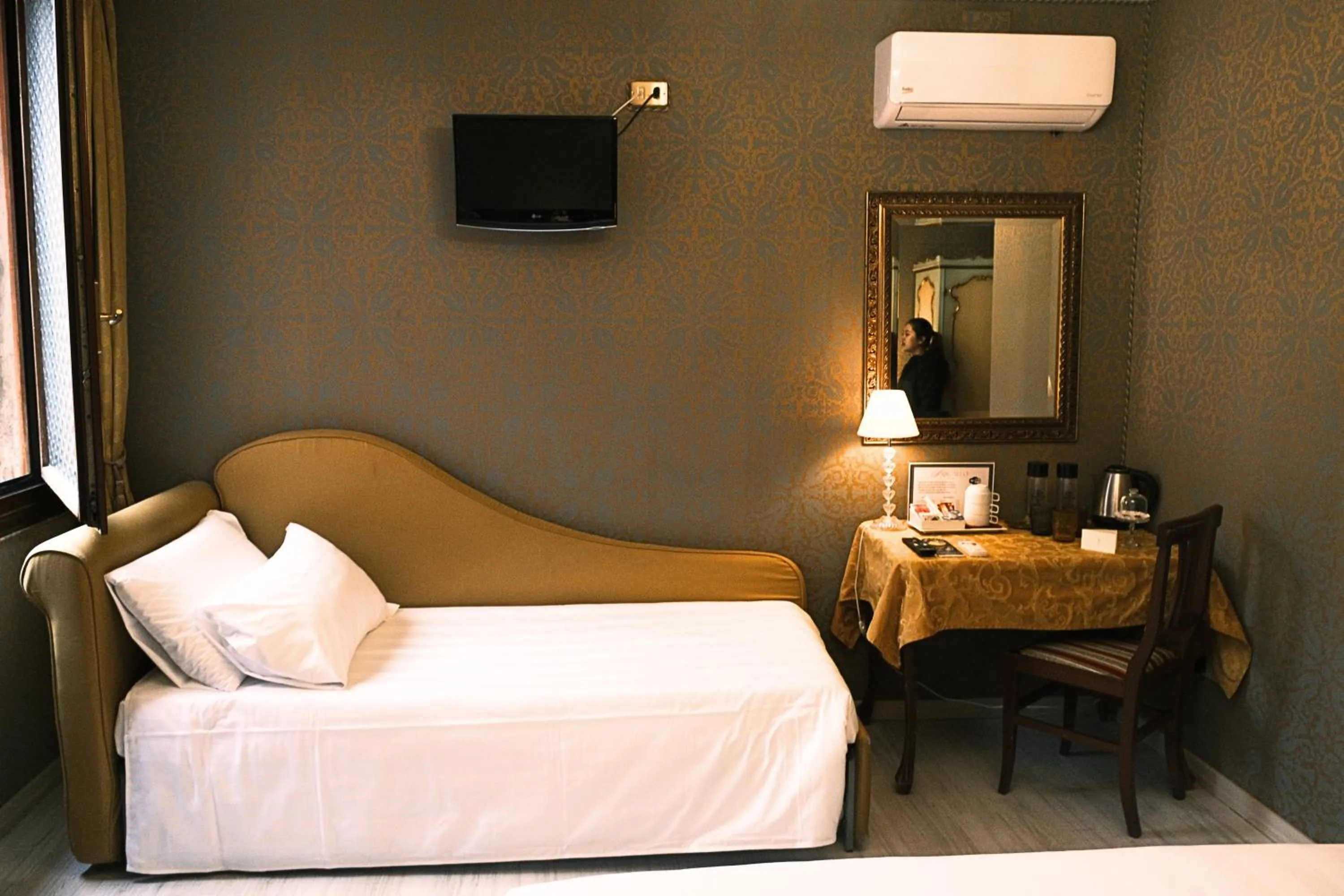 Bed in H O T E L S A N G A L L O l