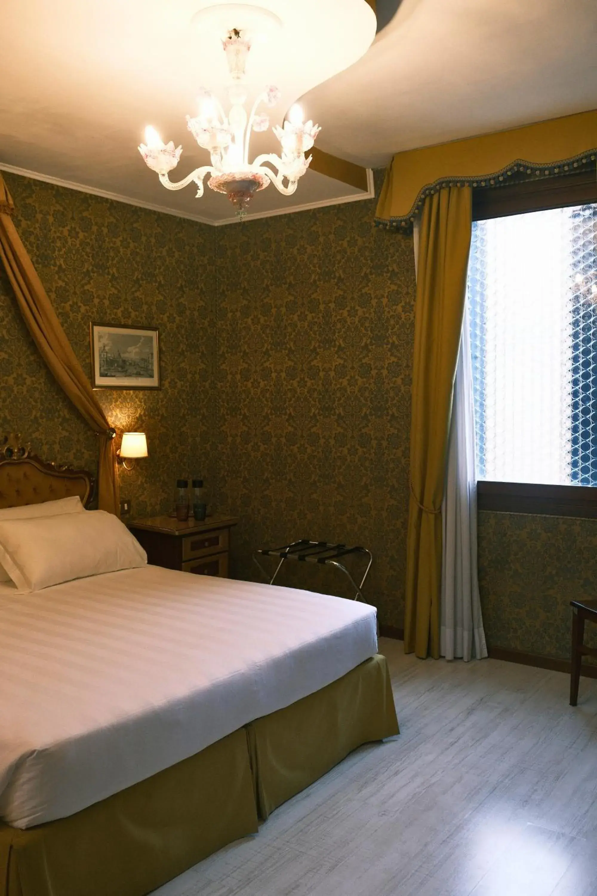 Photo of the whole room, Bed in H O T E L S A N G A L L O l Photo of the whole room, Bed in H O T E L S A N G A L L O l